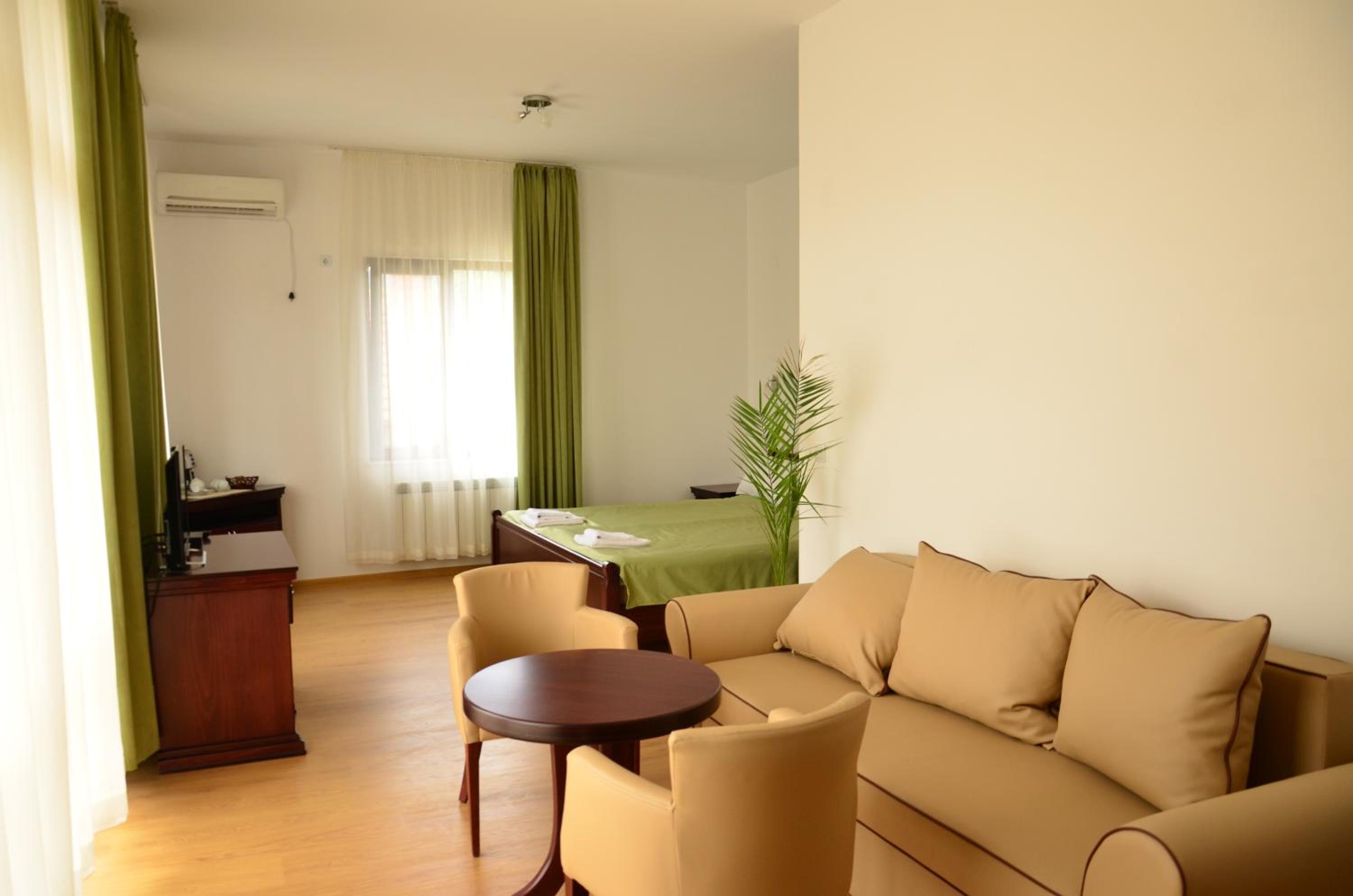 Deluxe Family Room photo 2