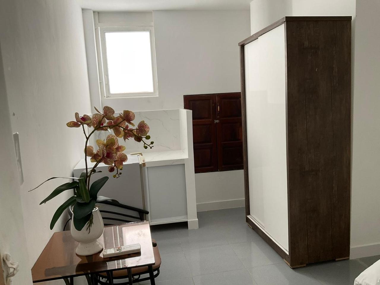 Queen Room photo 2