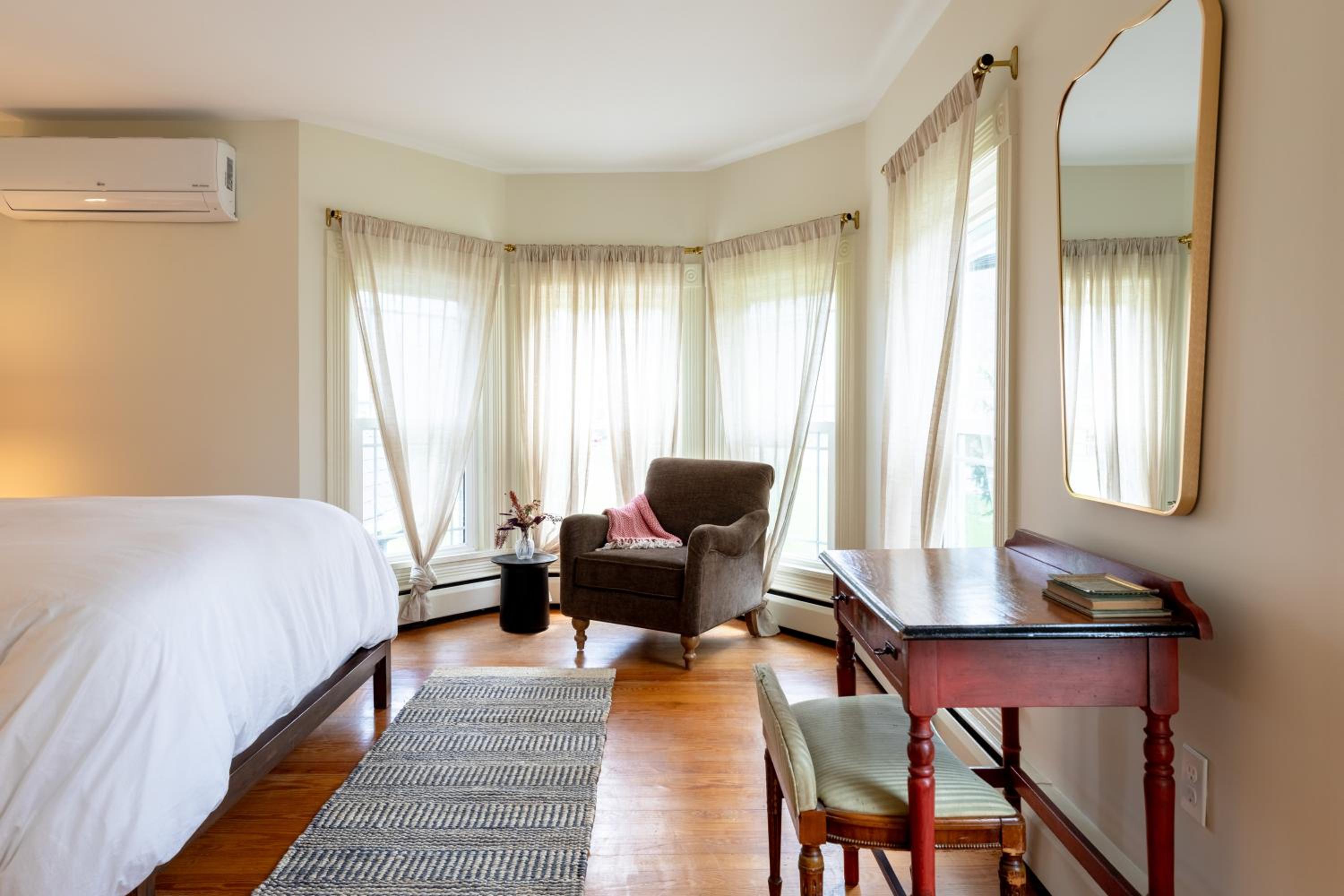 Queen Suite photo 3