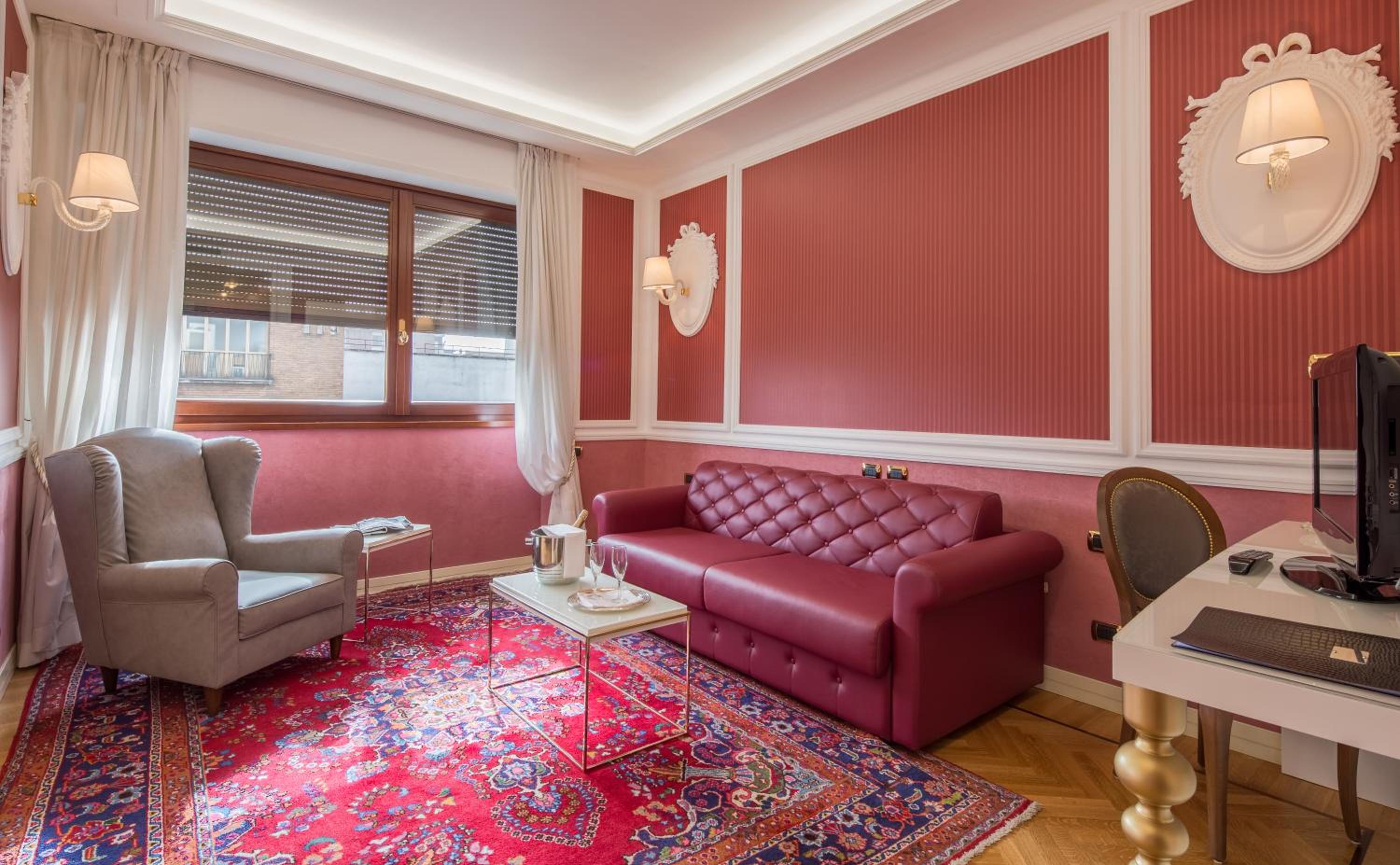 Suite - Photo 3