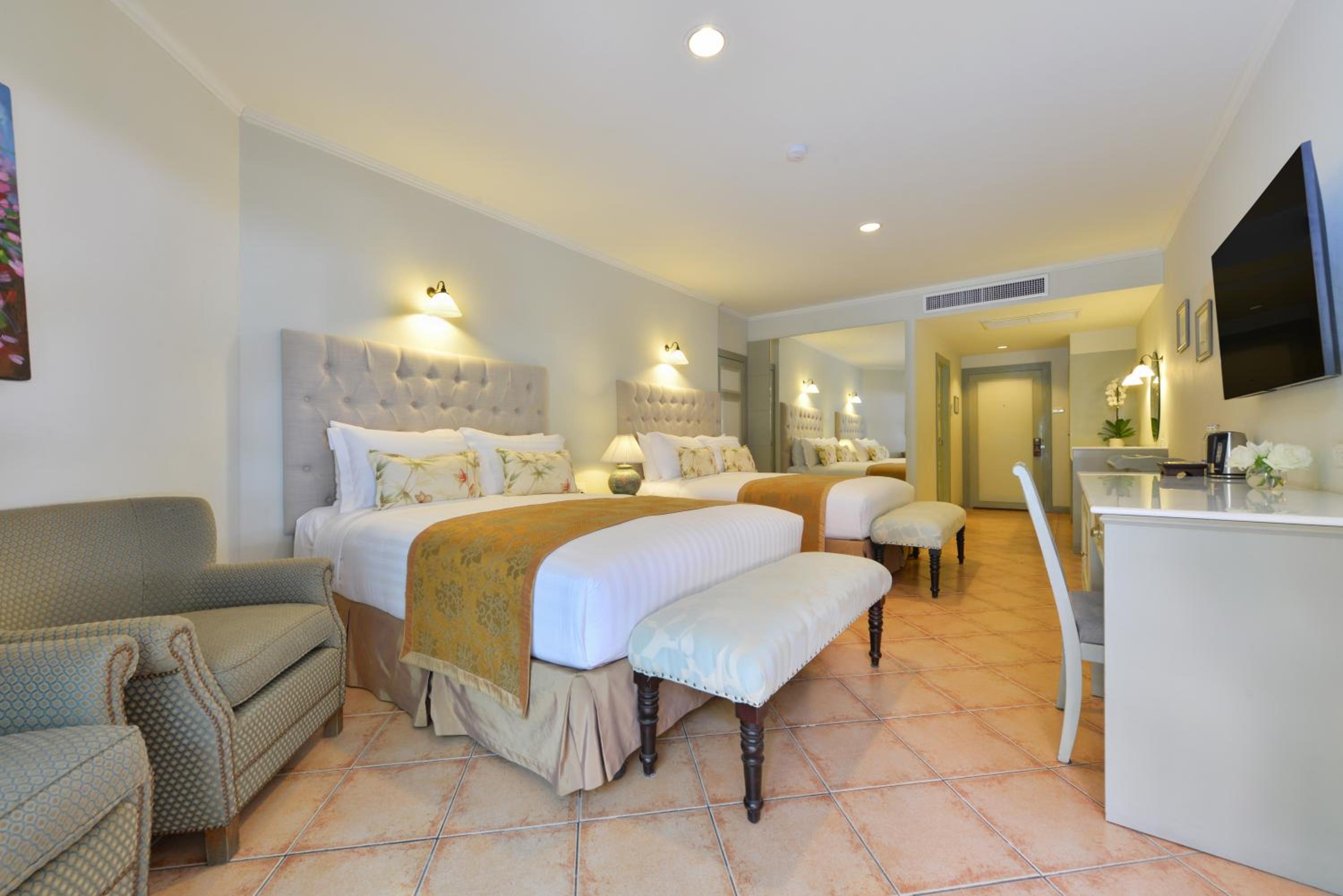 Pool Side Twin Room - Photo 2