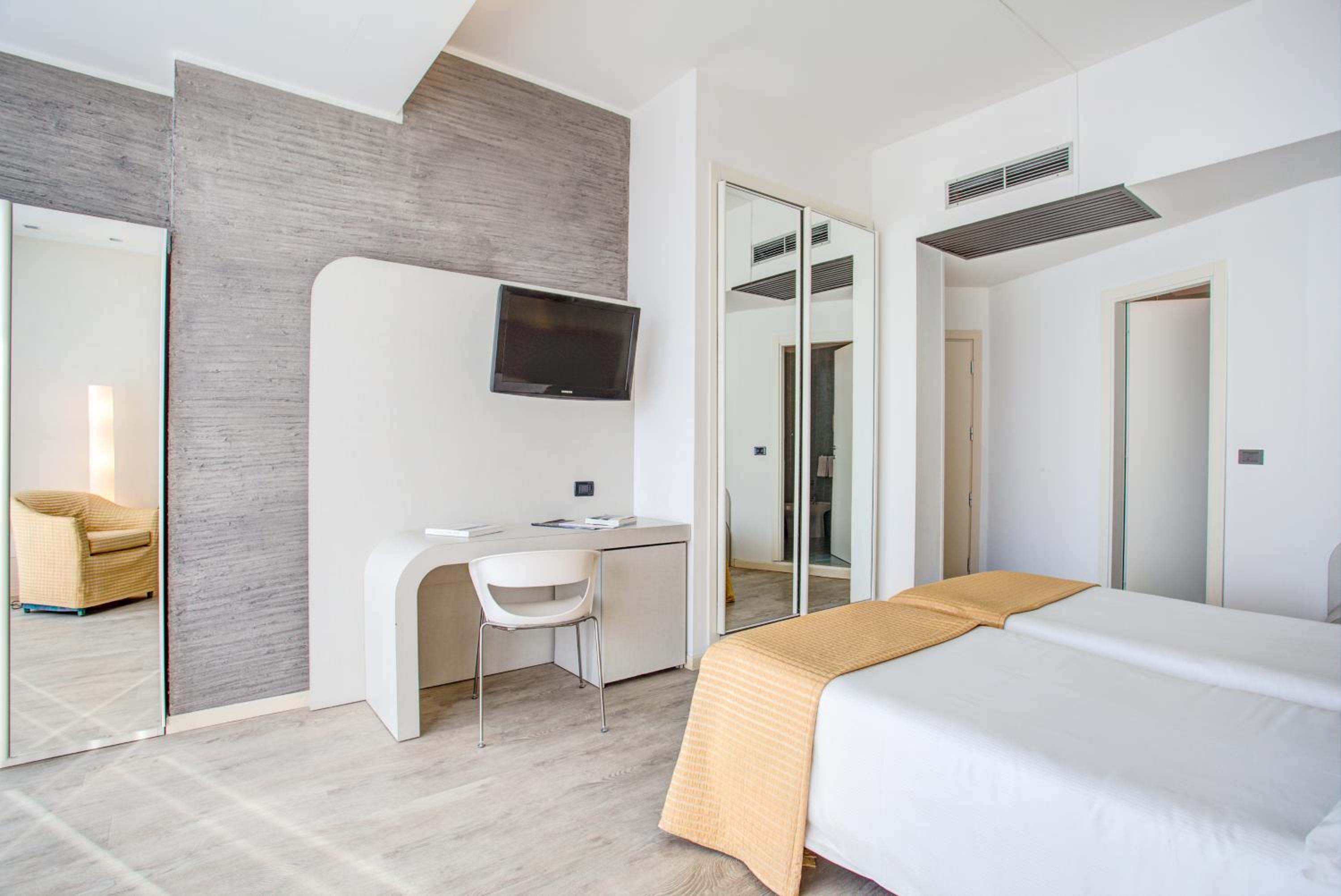 Superior Double or Twin Room - Photo 6
