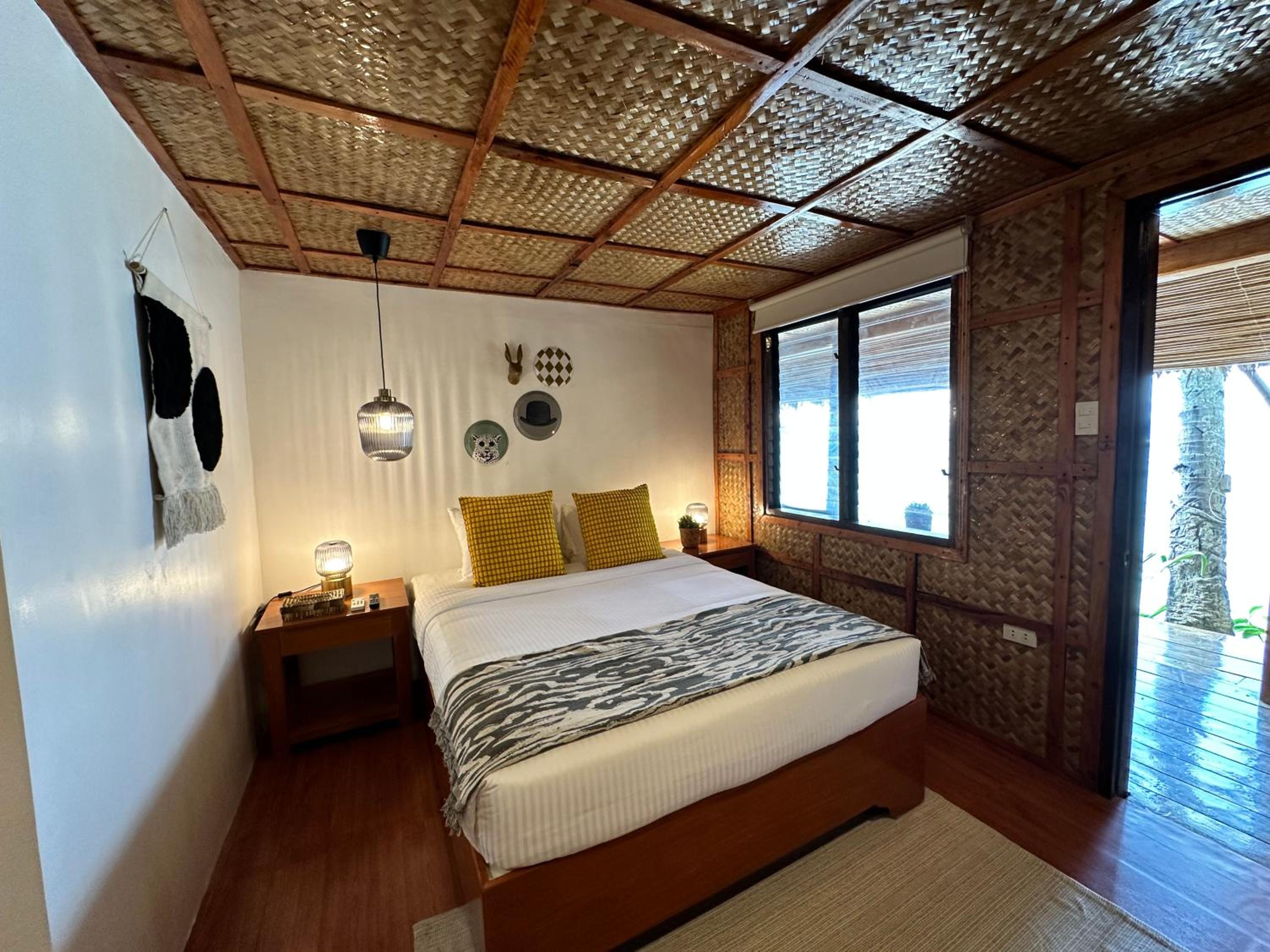 Beachfront Queen Room - Photo 2