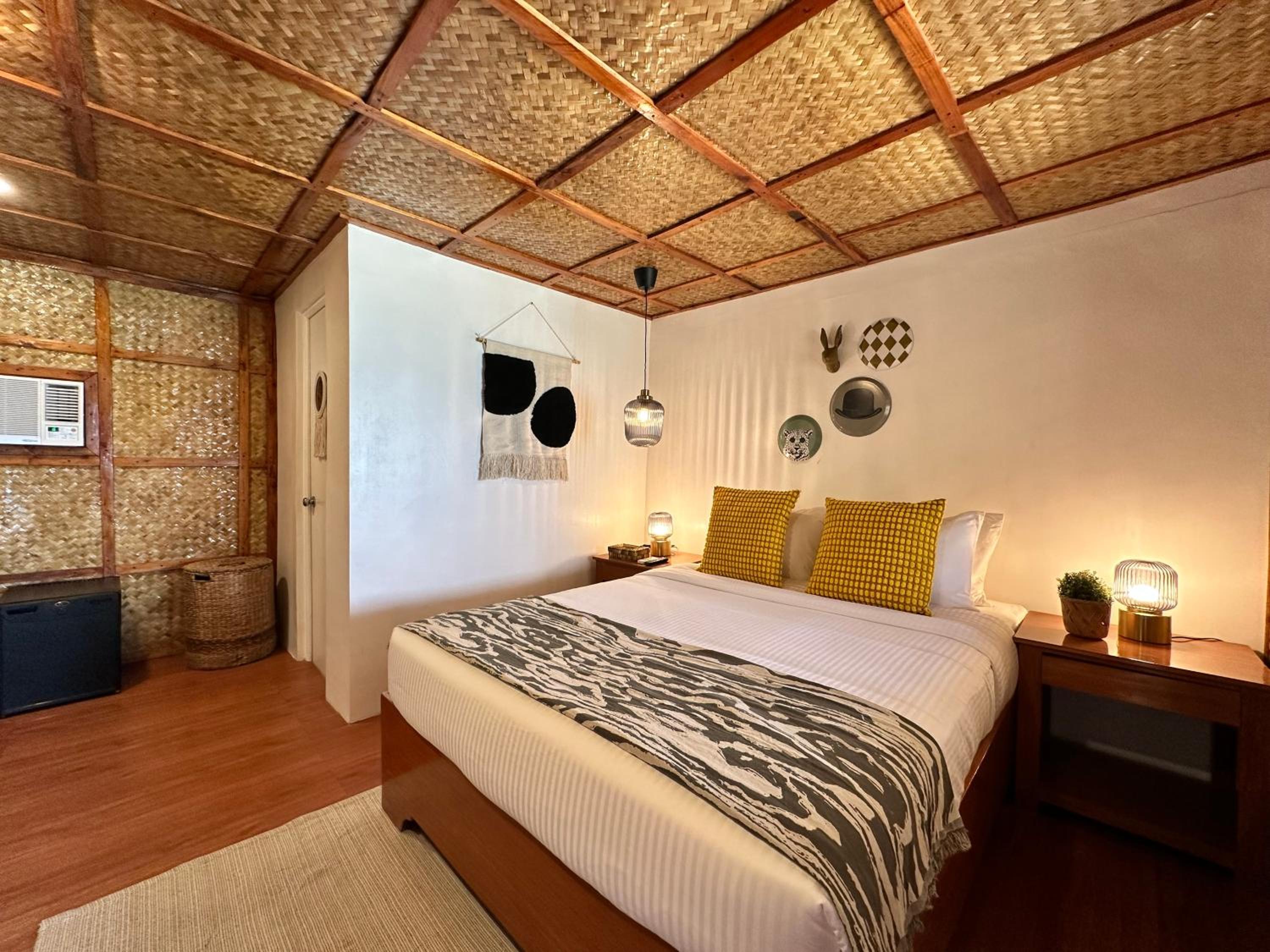 Beachfront Queen Room - Photo 14