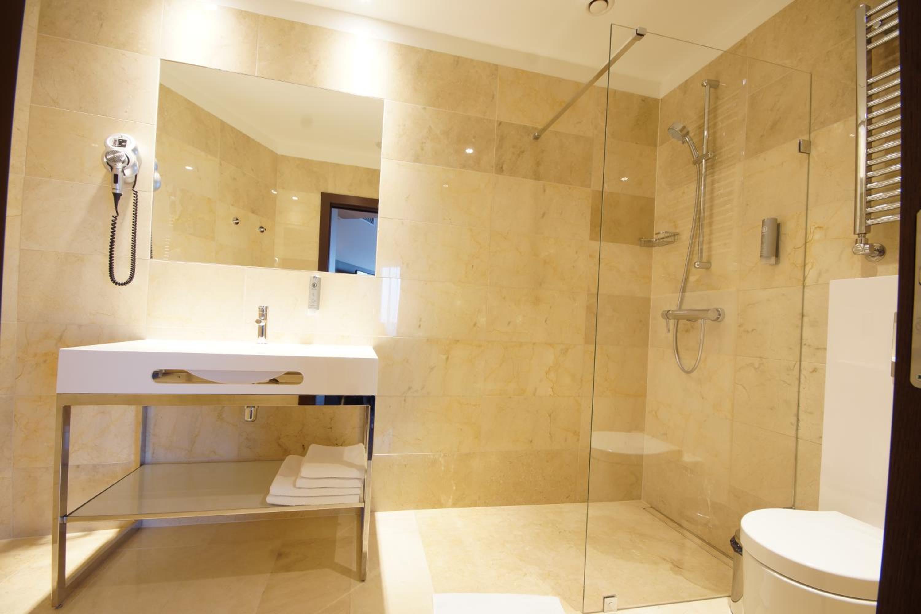 Deluxe Double or Twin Room - Photo 7