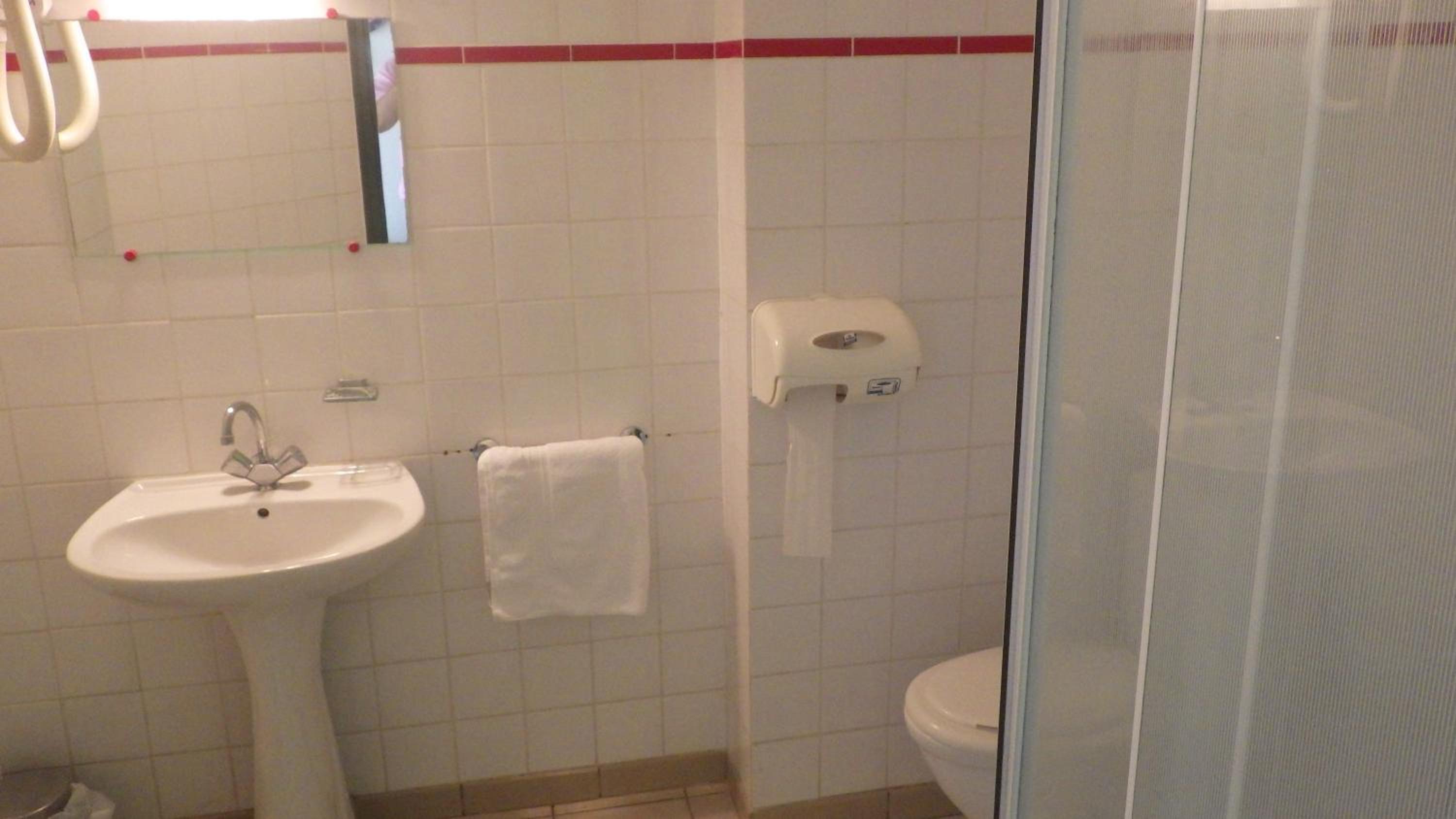 Twin Room - Photo 2