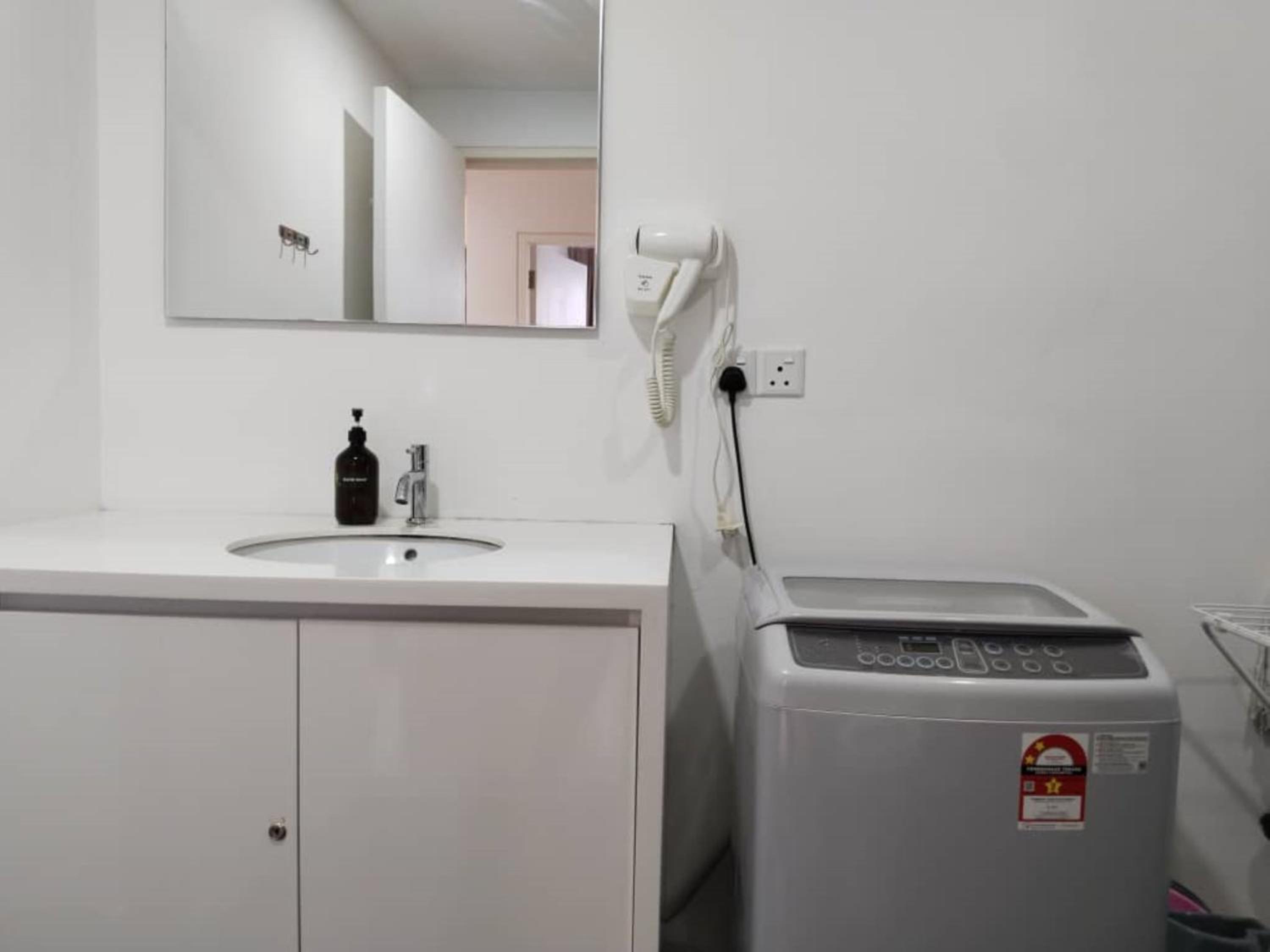 Two-Bedroom Deluxe Apartment - Photo 13