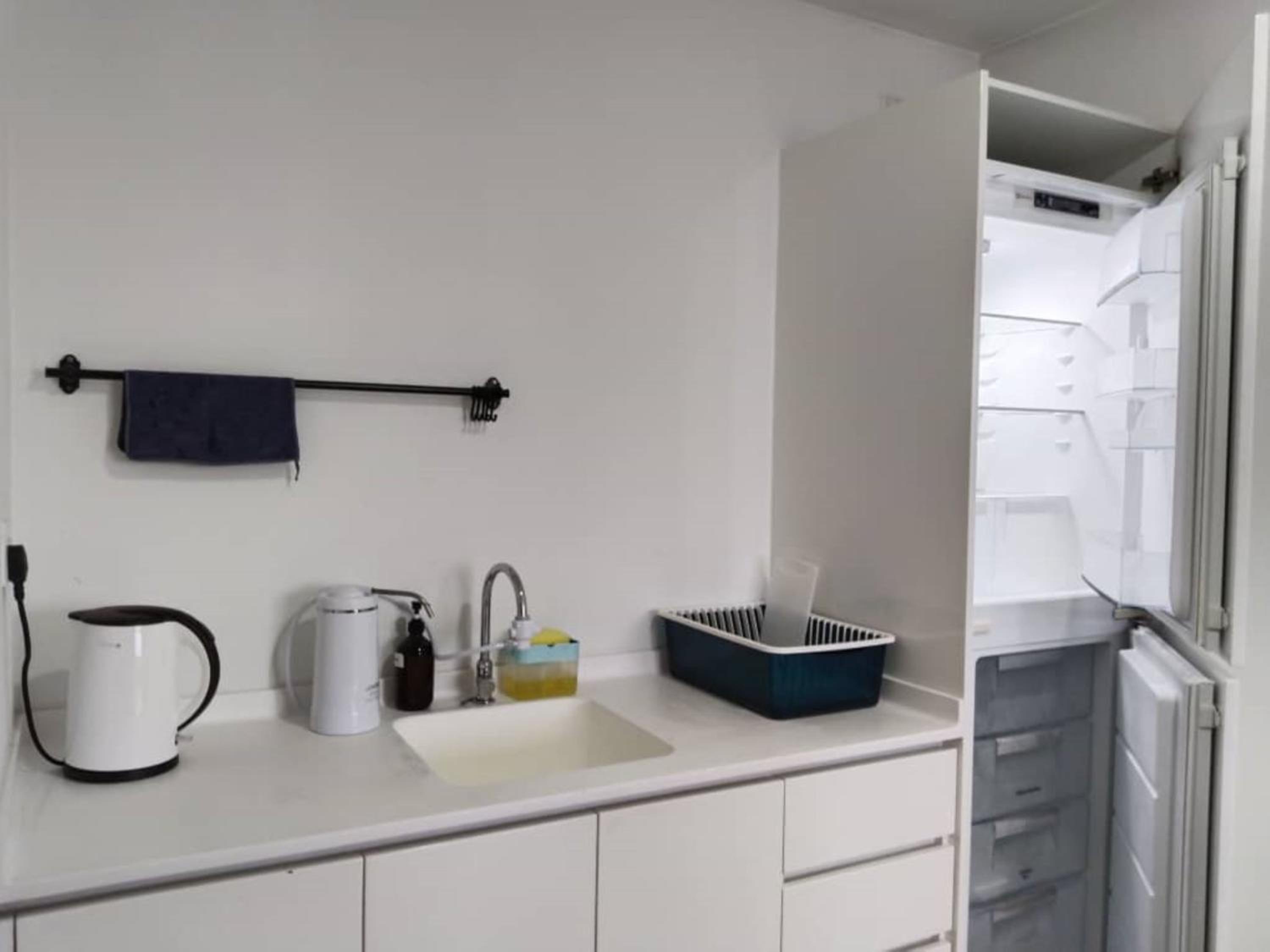 Two-Bedroom Deluxe Apartment - Photo 12
