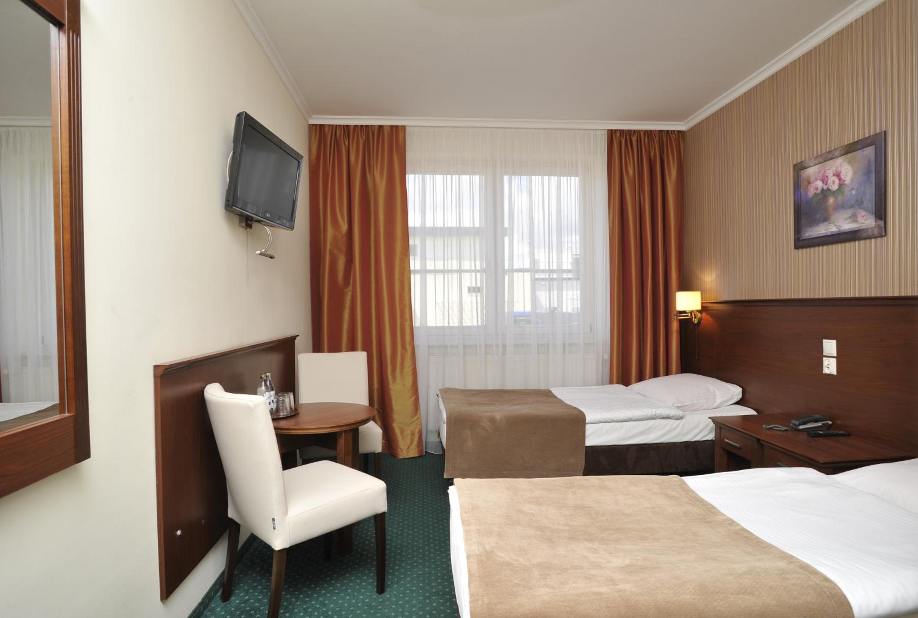 Twin Room - Photo 2