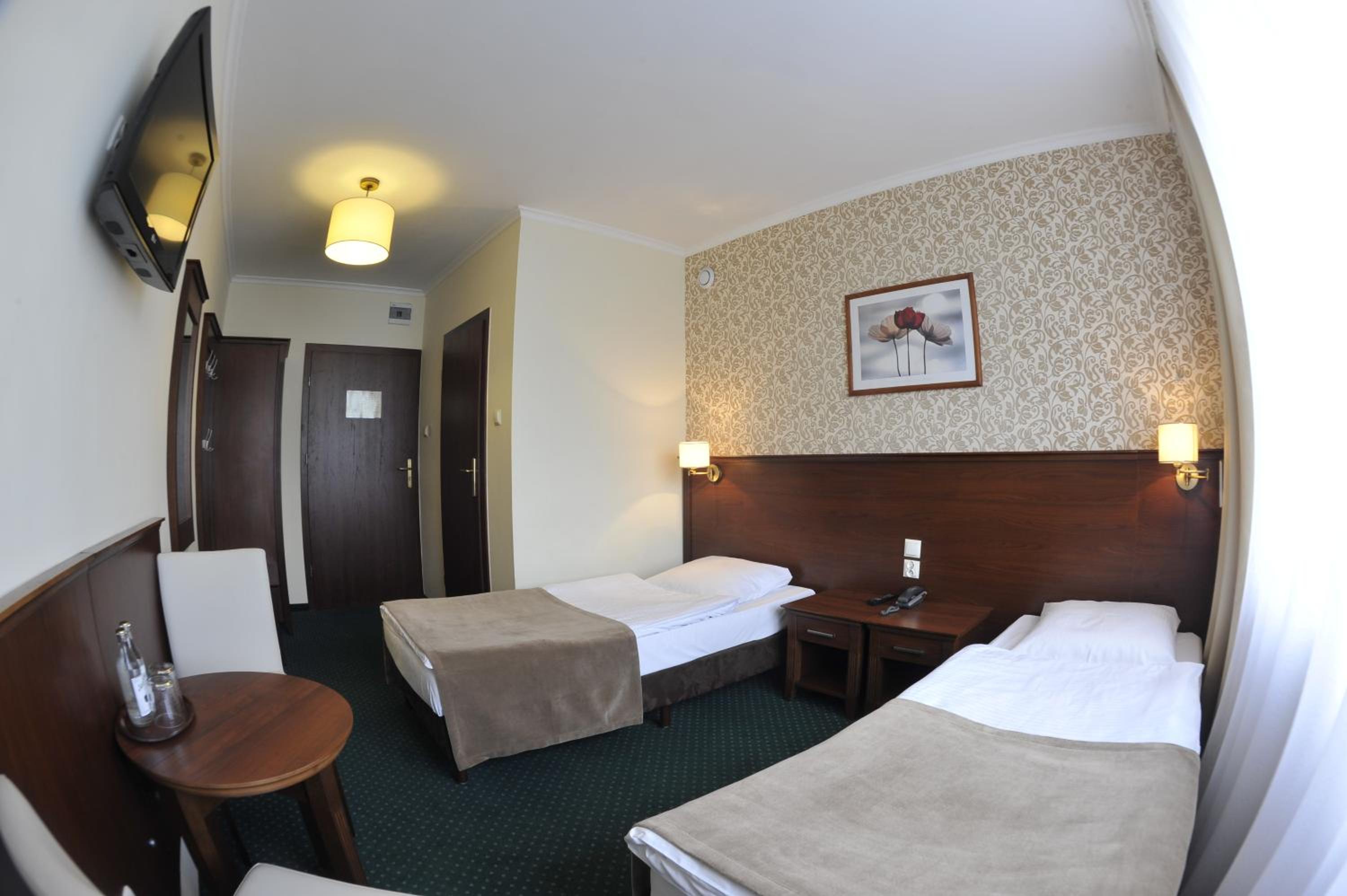 Twin Room - Photo 3