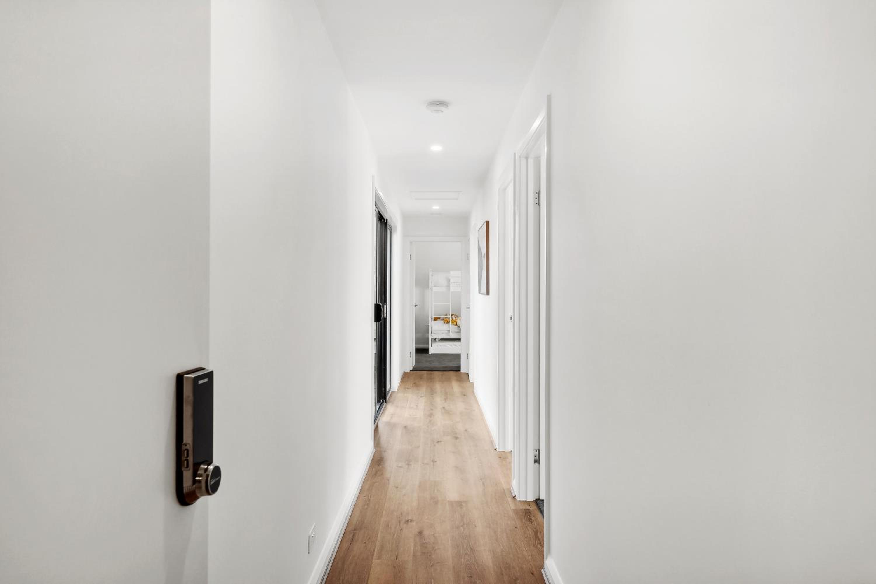 Six-Bedroom House photo 1