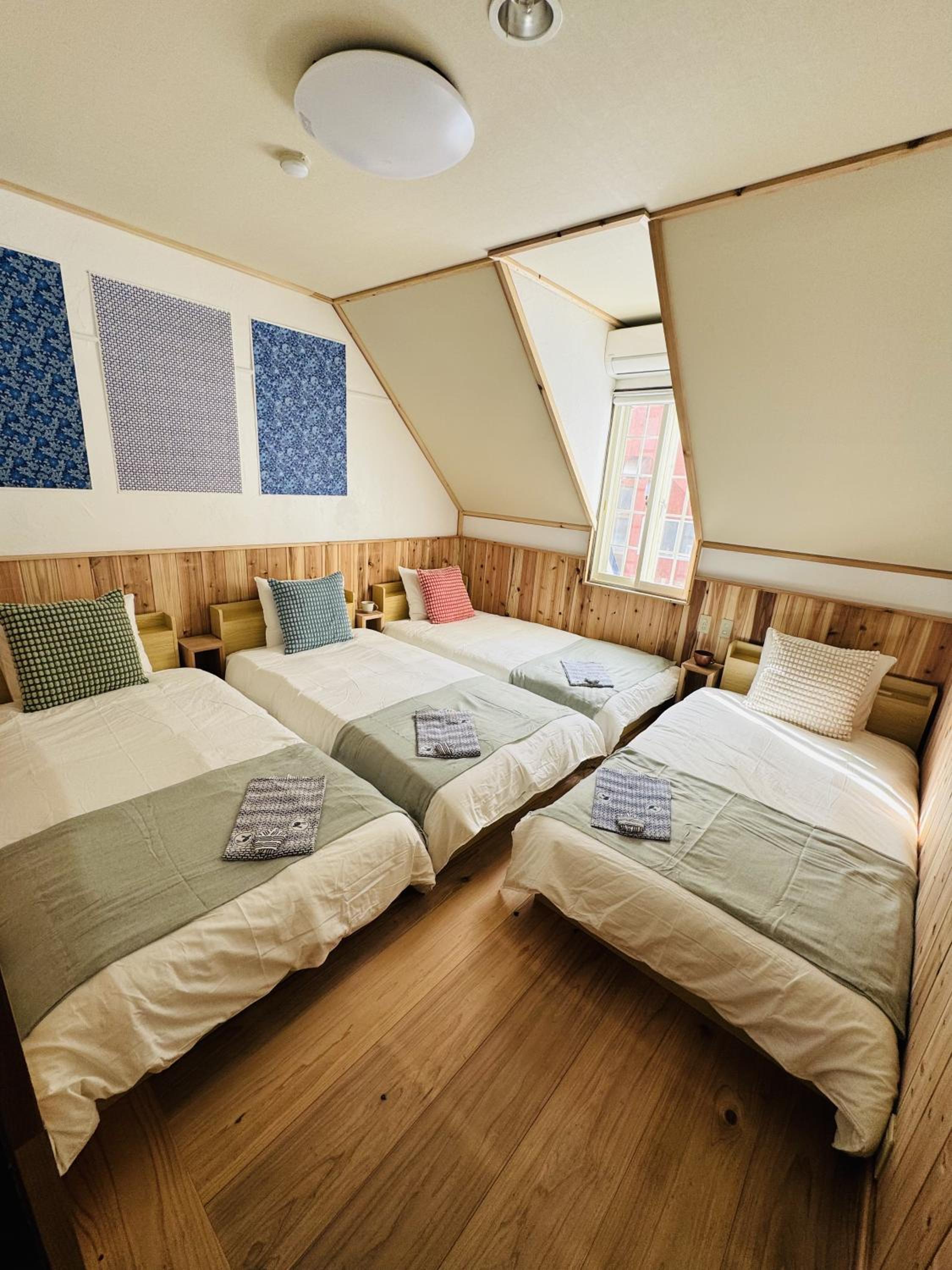 Quadruple Room with Private Bathroom