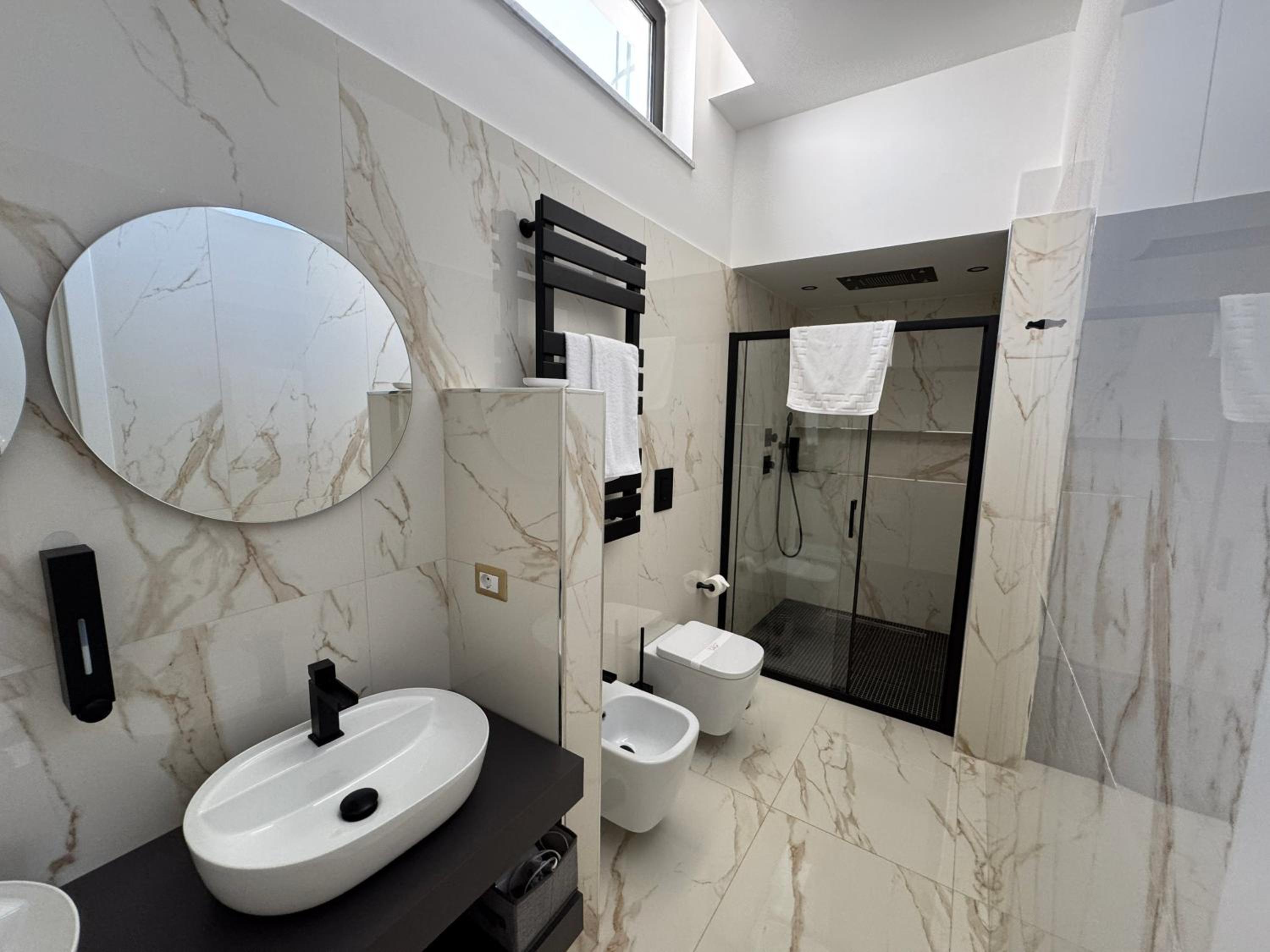 King Suite with Spa Bath photo 2