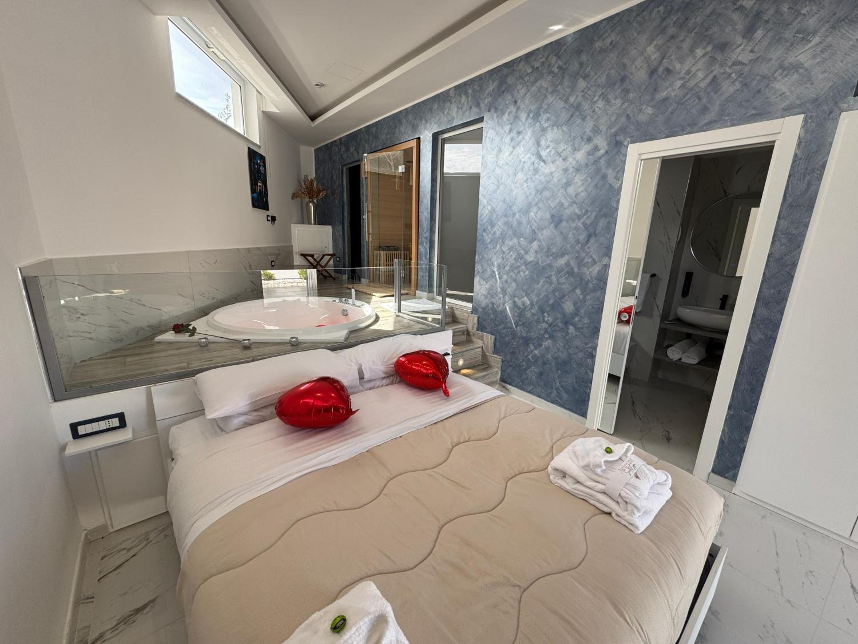 Deluxe Suite with Spa Bath