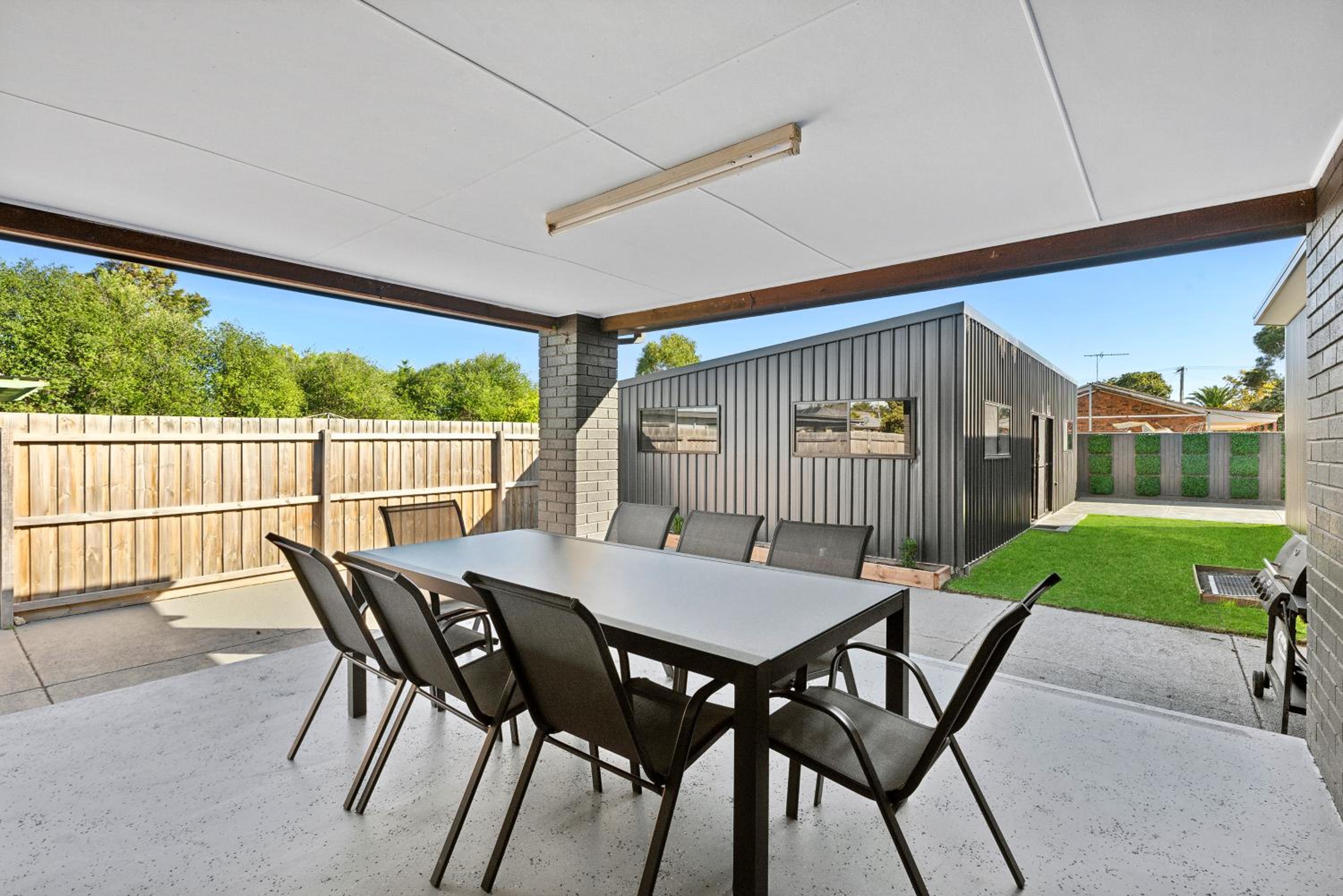 Six-Bedroom House photo 2