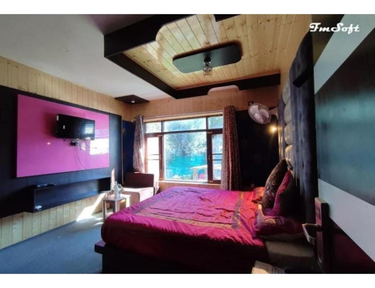 Deluxe King Room photo 3