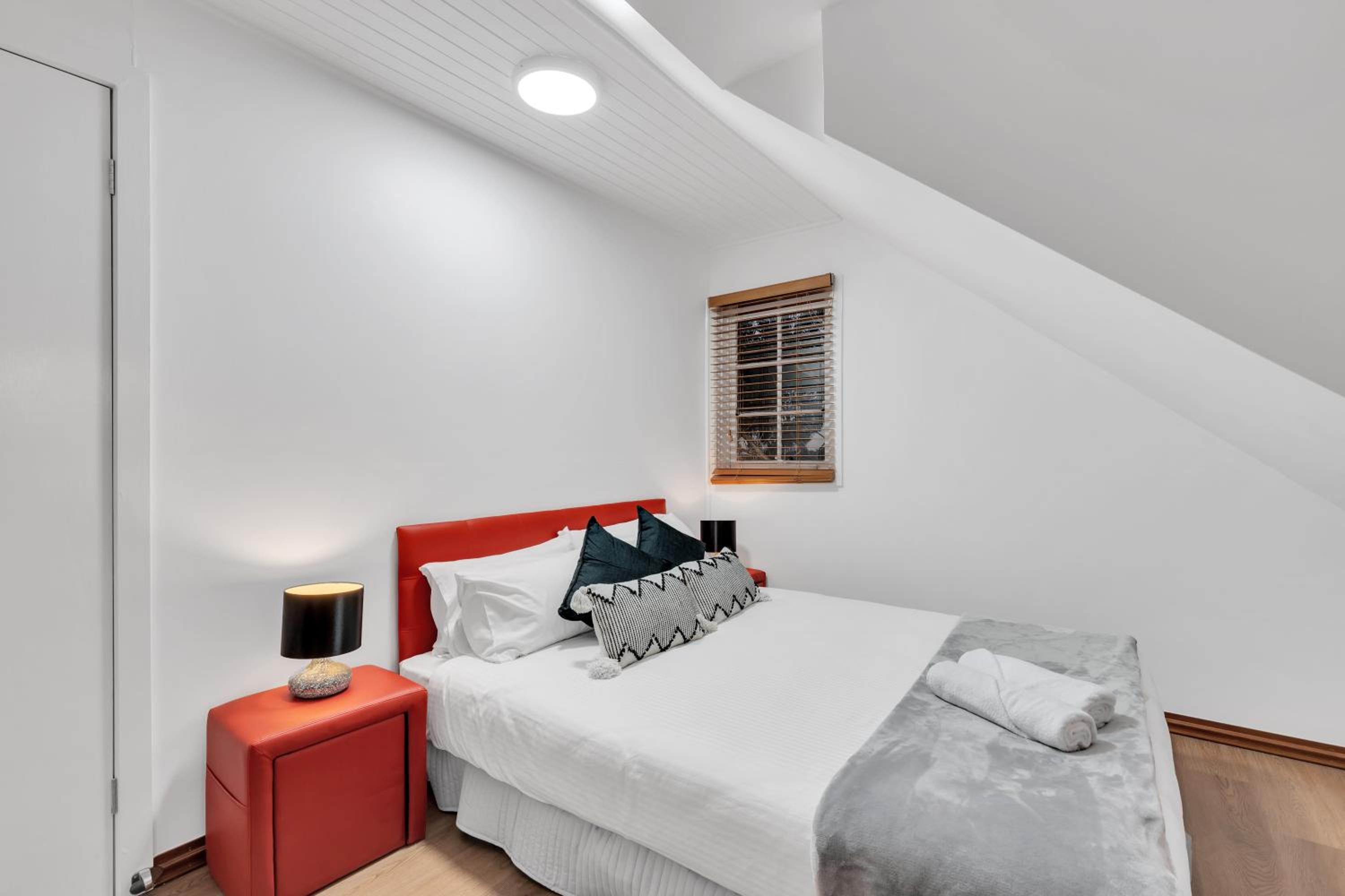 Five-Bedroom House photo 1