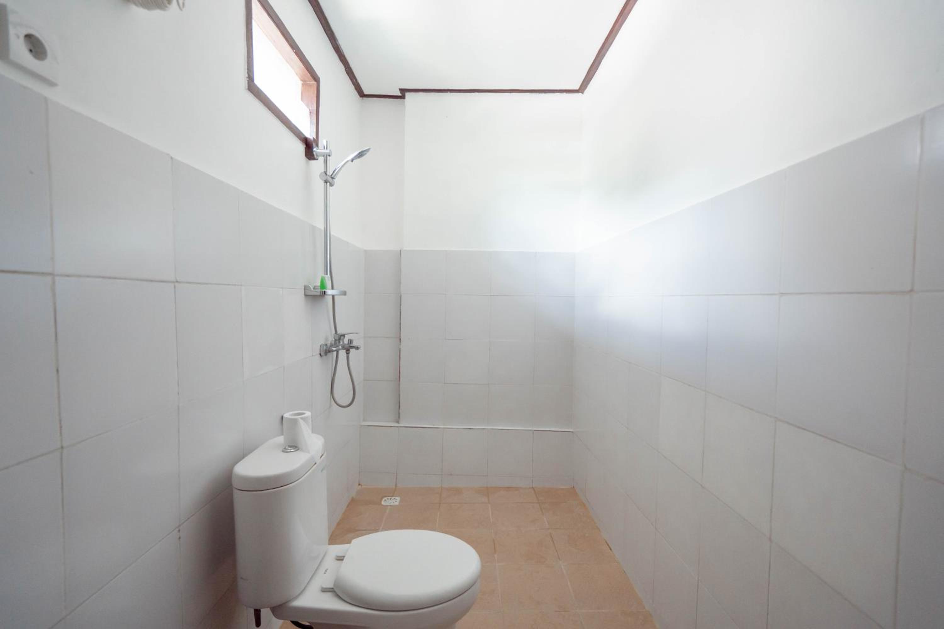 Standard Double Room - Photo 11