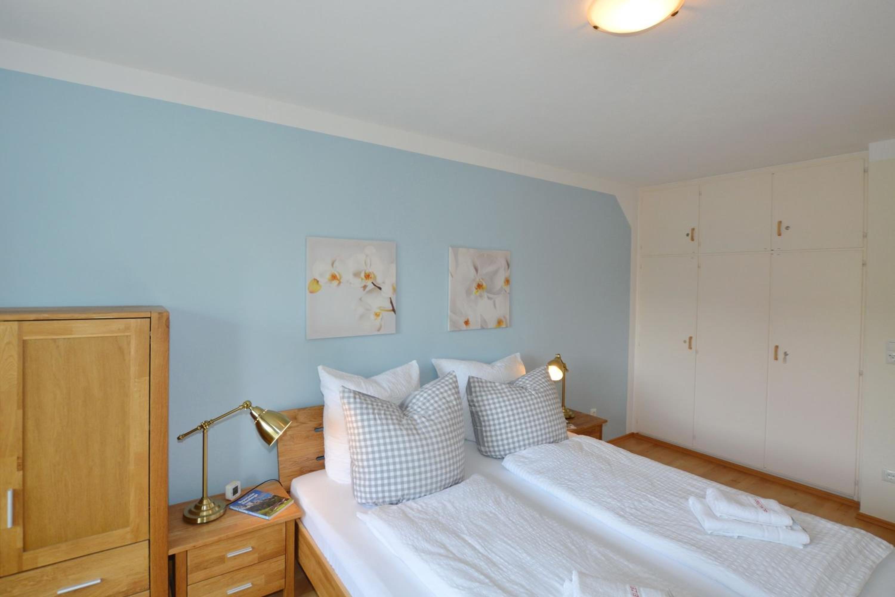 Three-Bedroom House photo 3