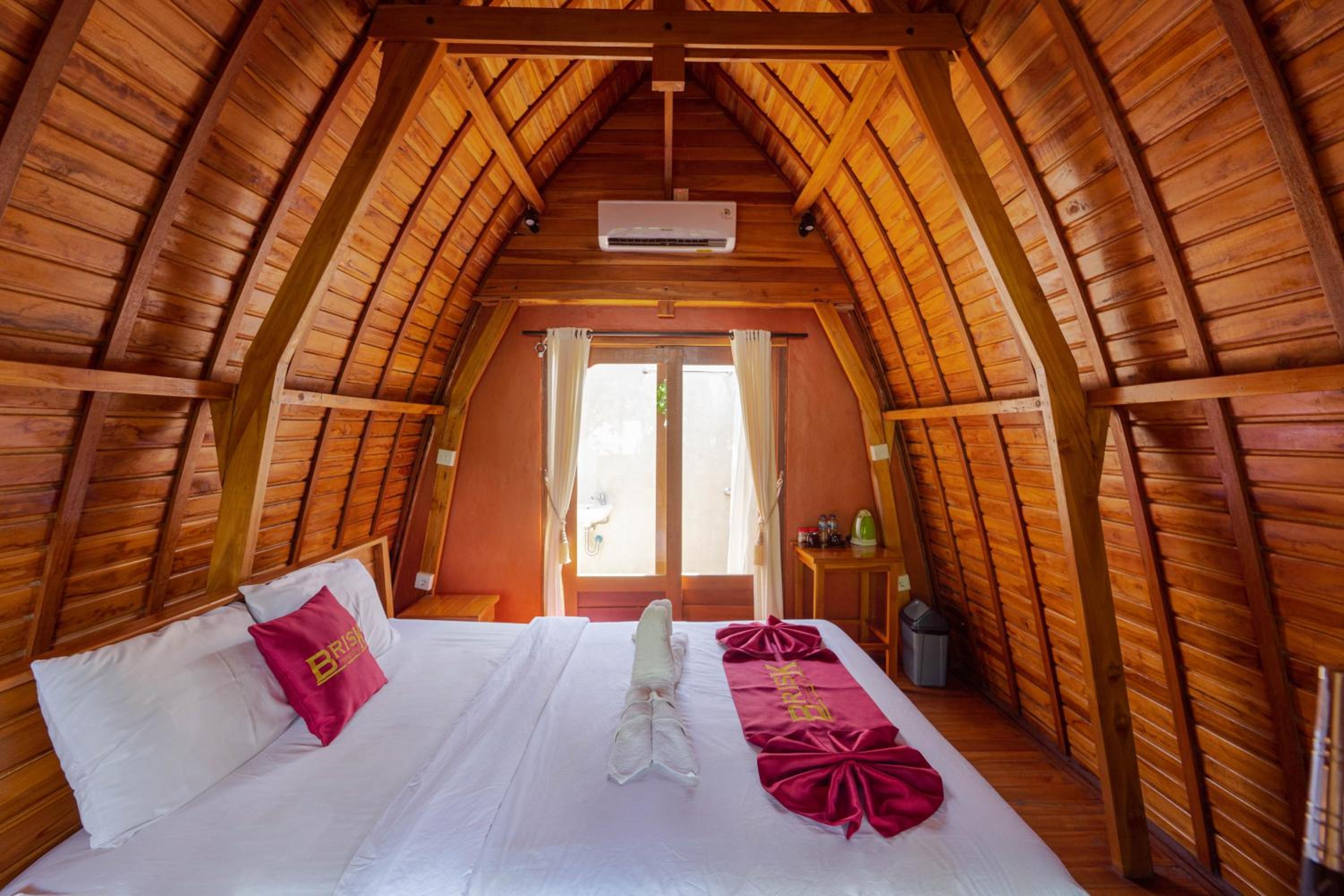 Deluxe Room - Photo 17
