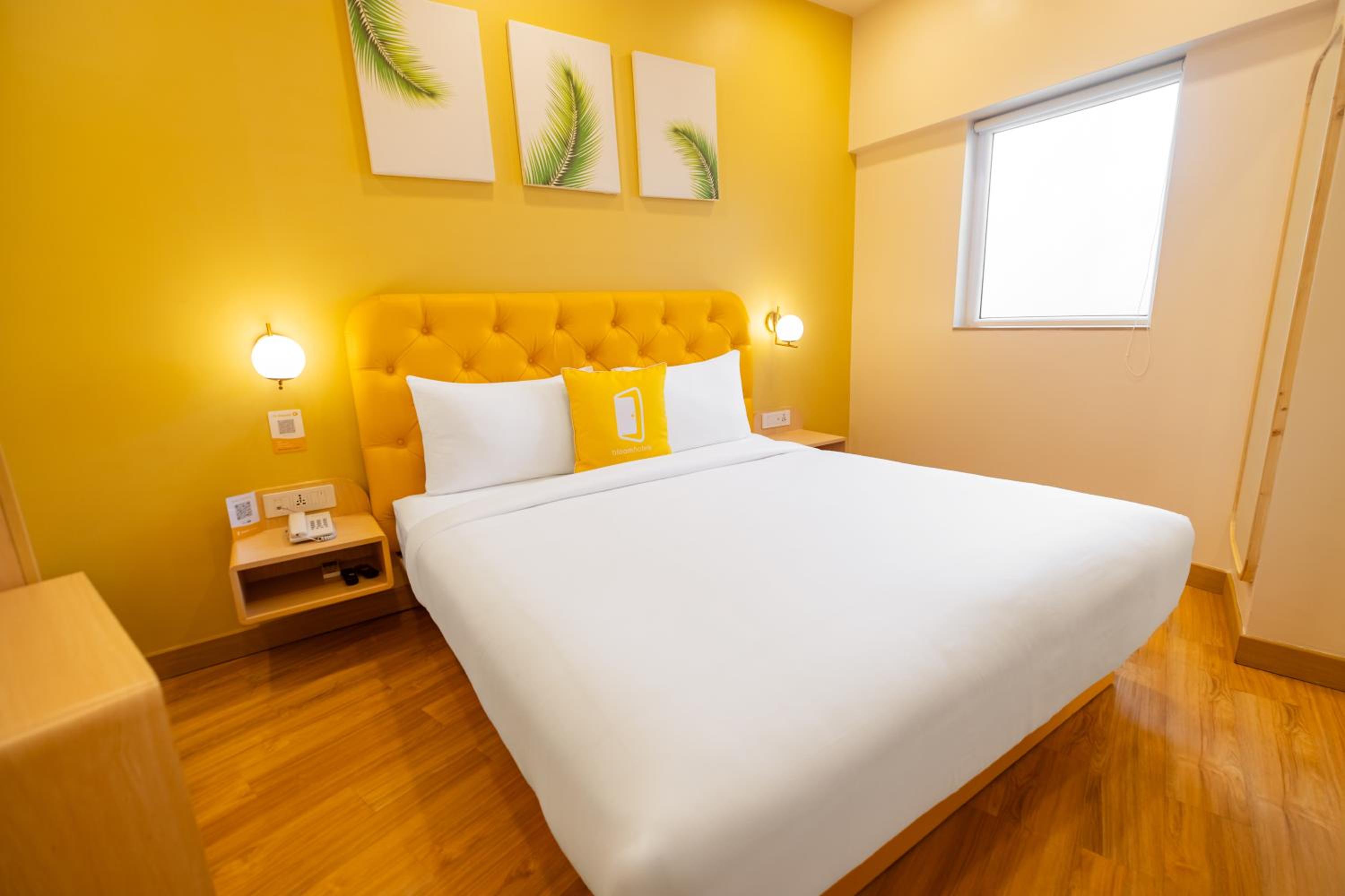 Deluxe King Room - Photo 1