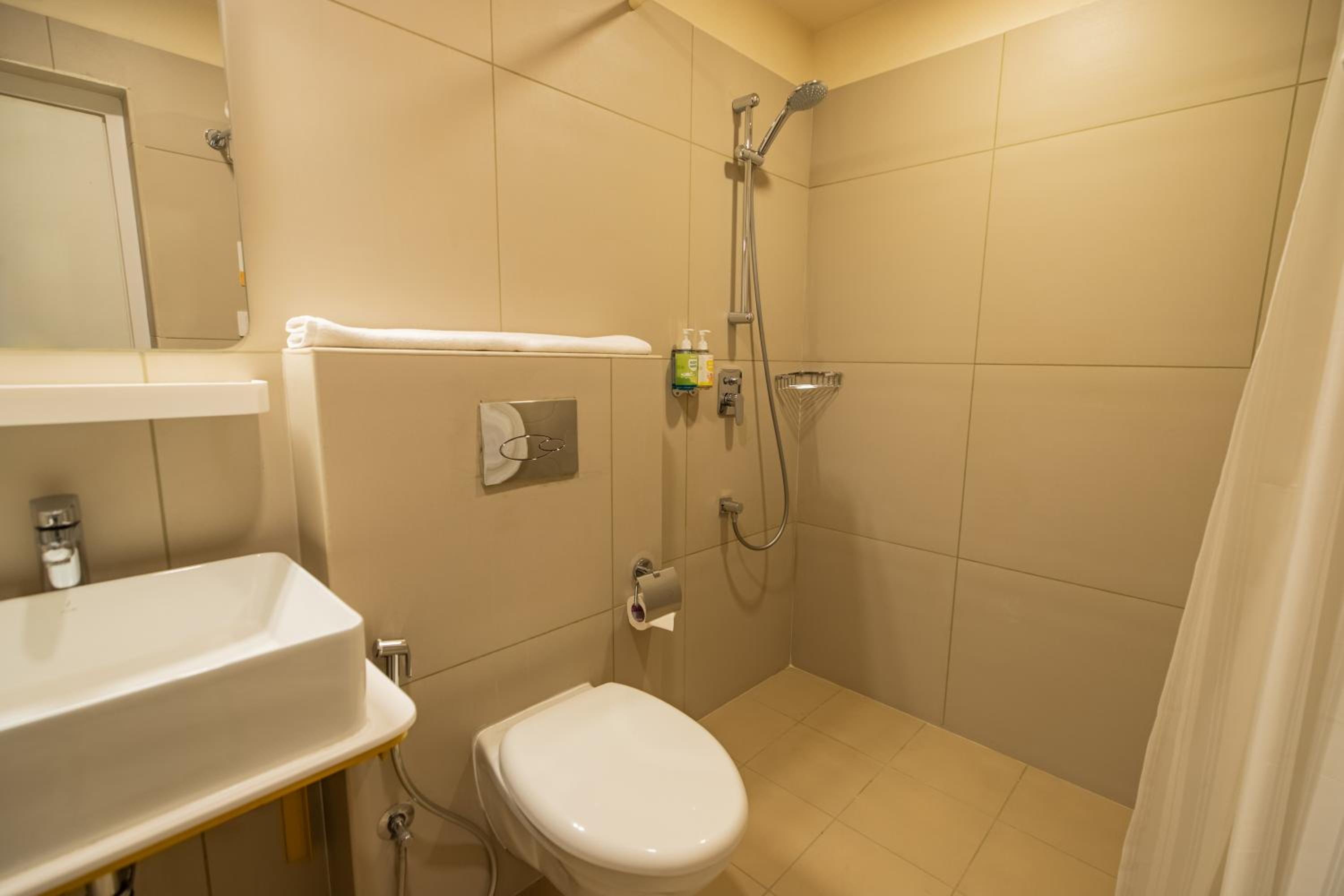 Deluxe King Room - Photo 3