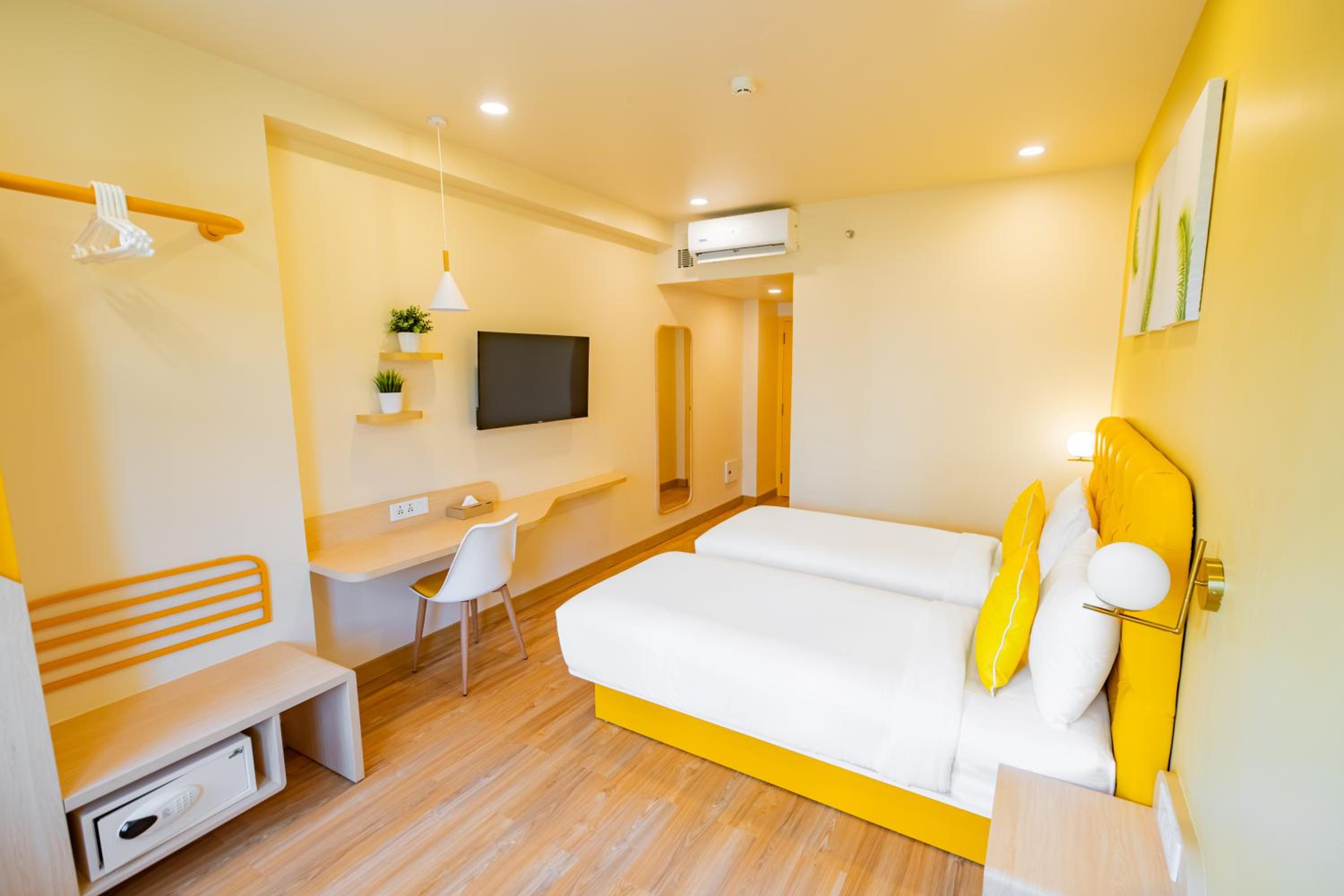 Executive Twin Room - Photo 7