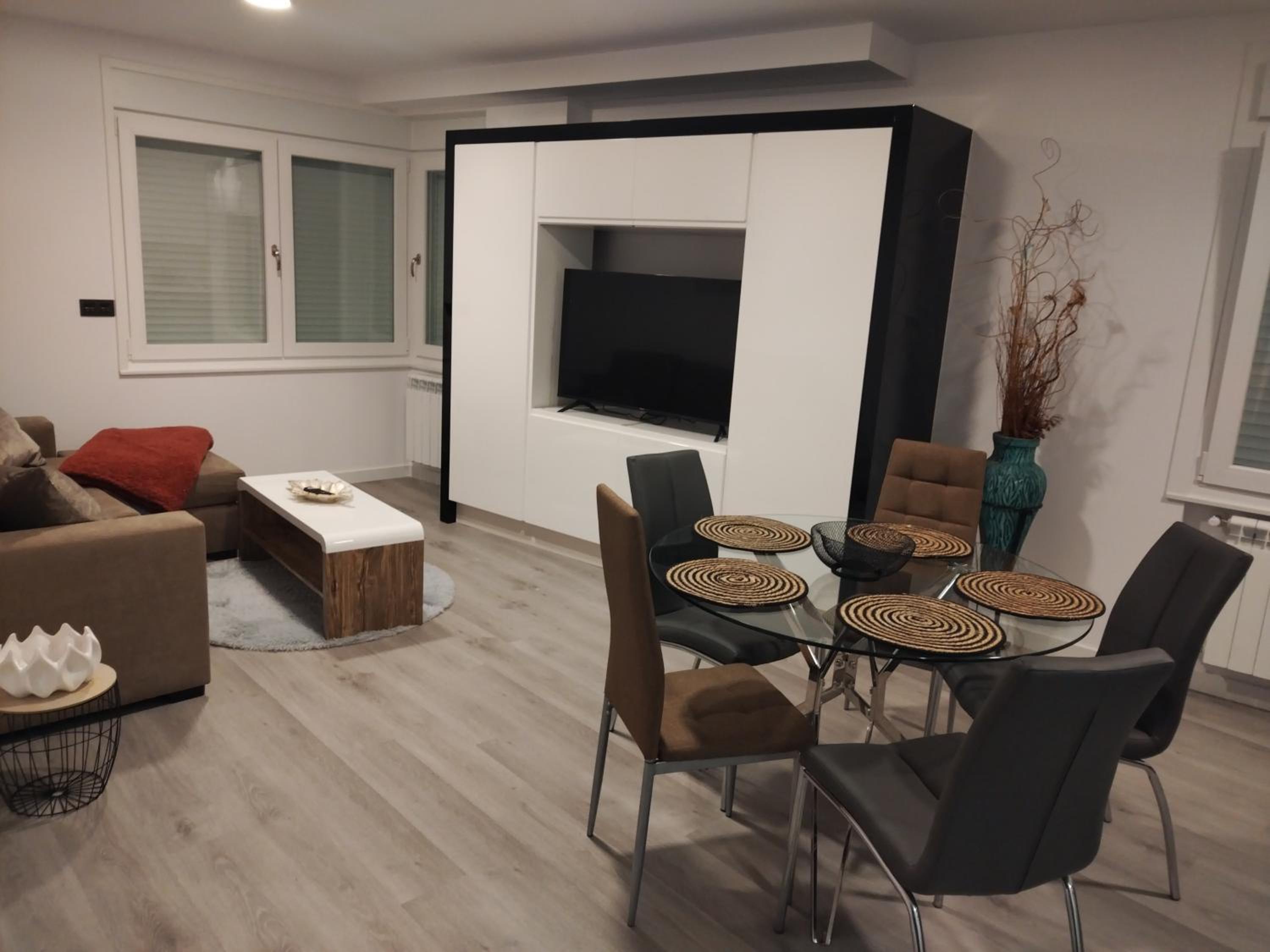 Three-Bedroom Apartment photo 2