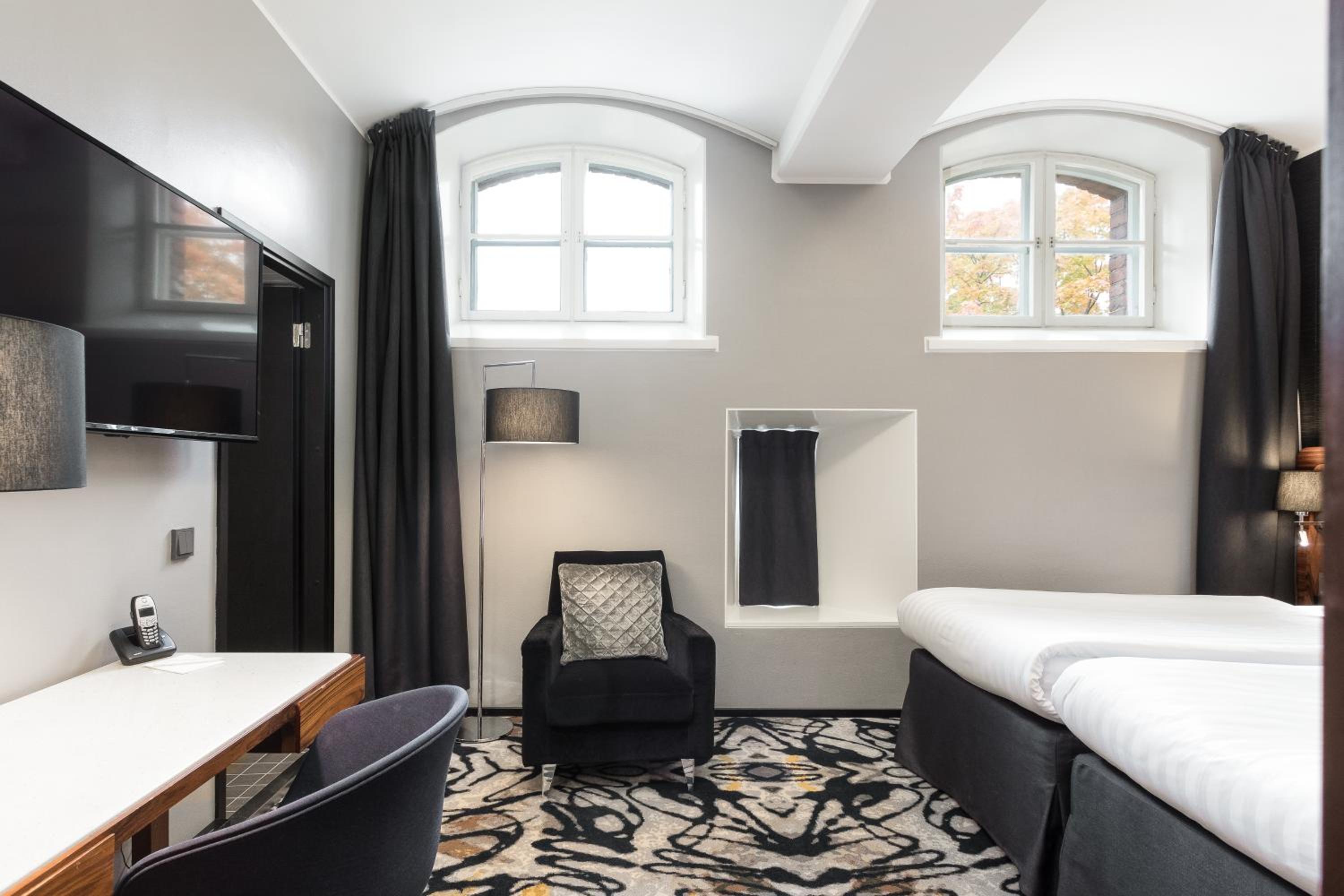 Standard Twin Room - Photo 2