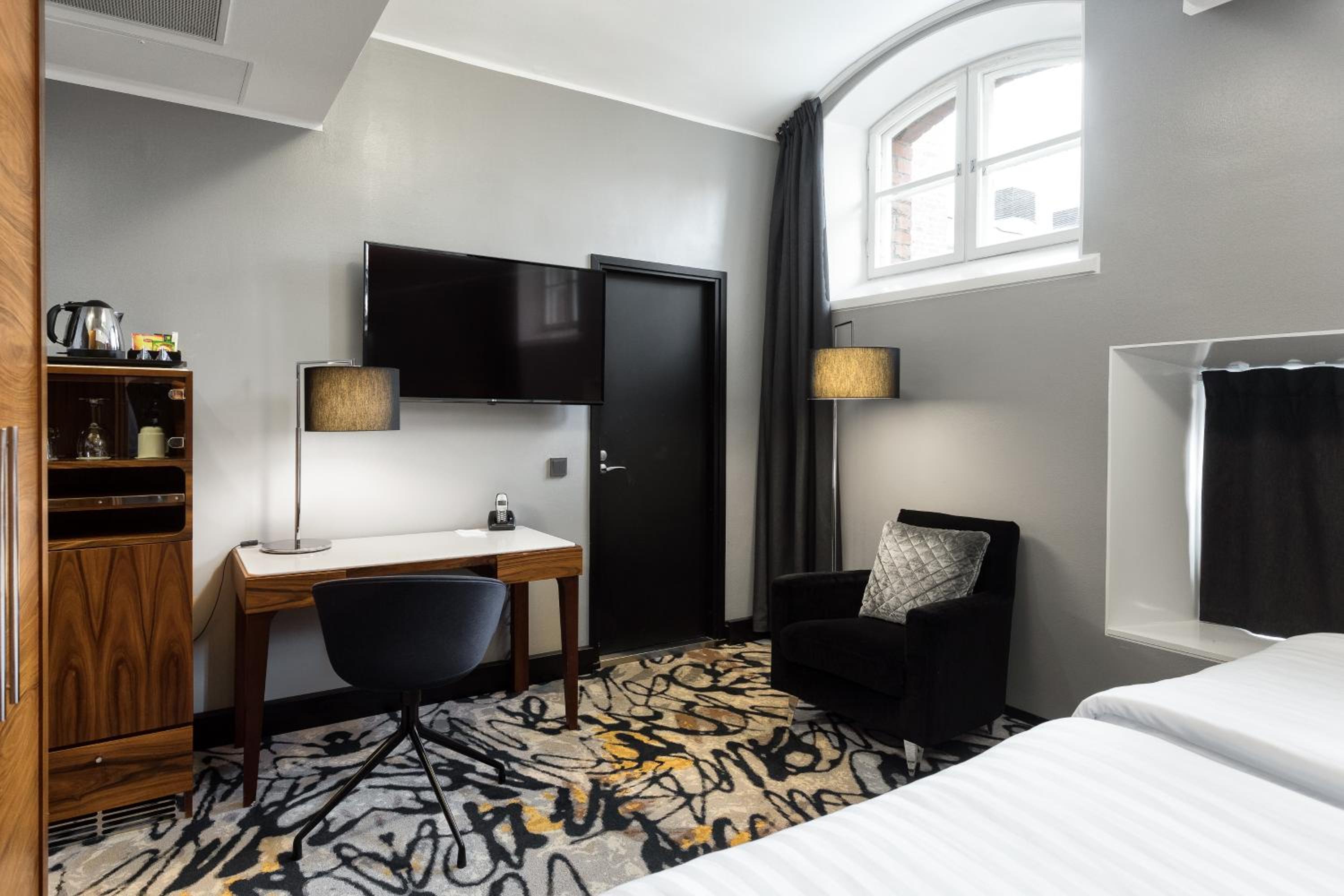 Standard Twin Room - Photo 1