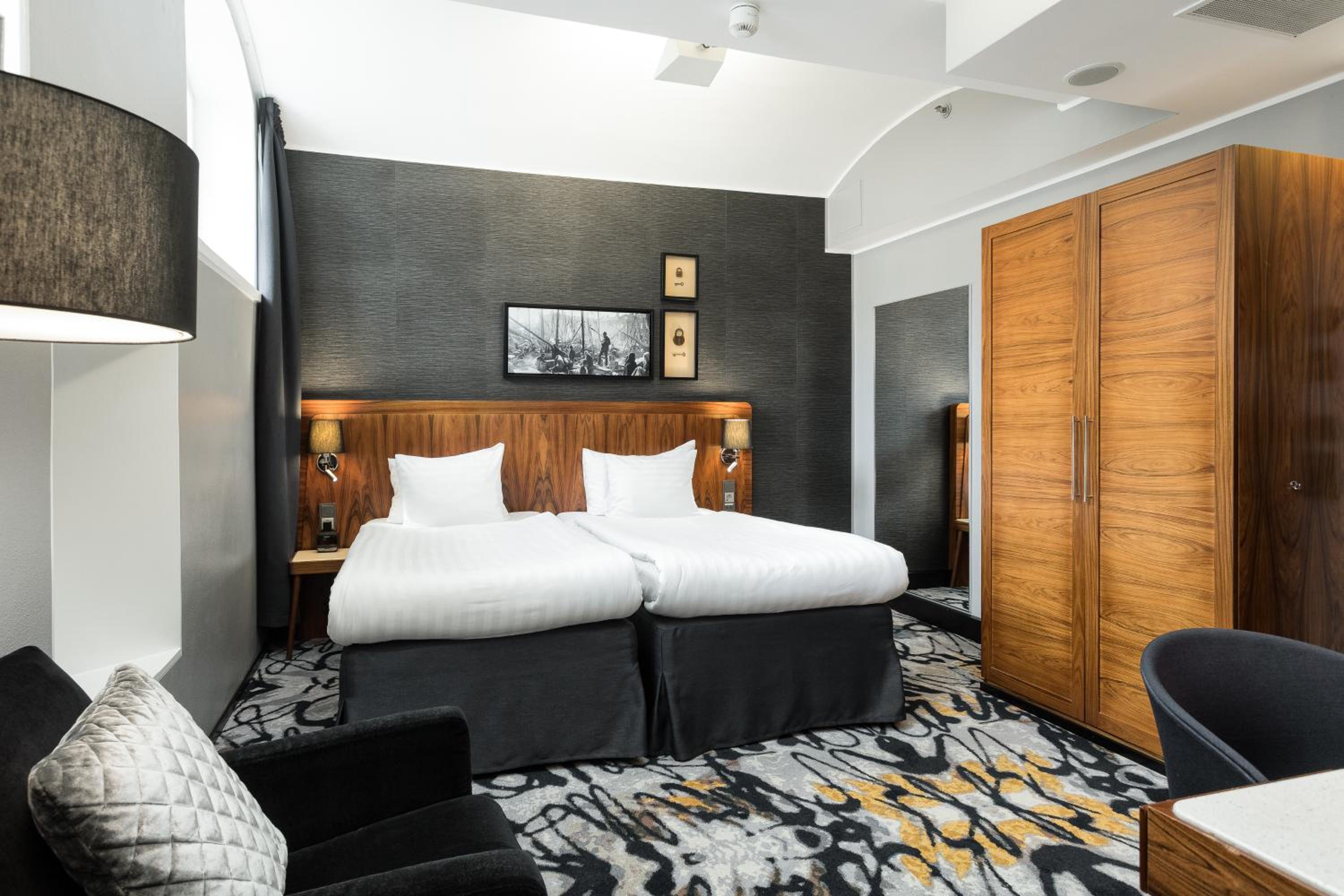 Standard Twin Room - Photo 6