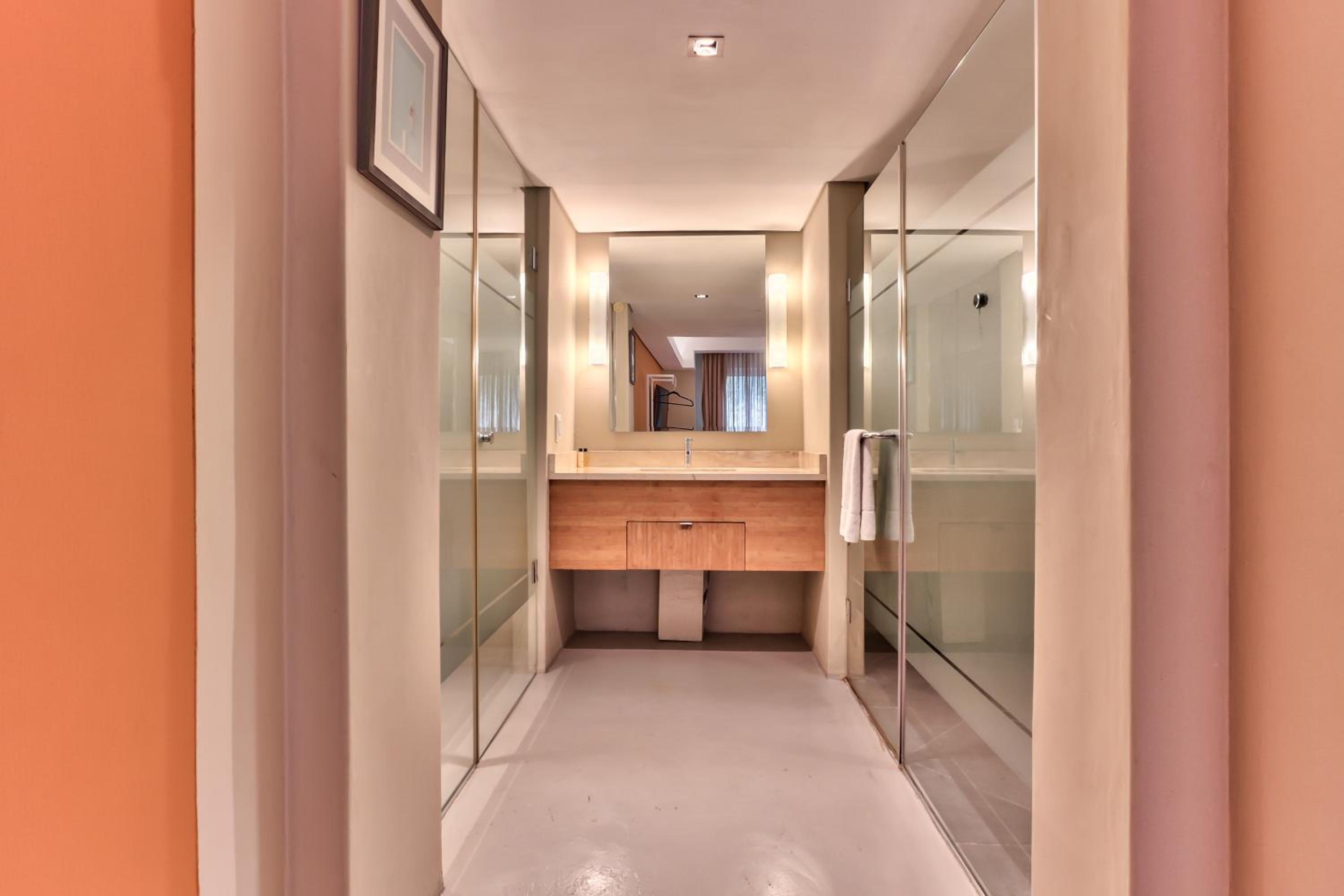 Studio Apartment - Photo 4
