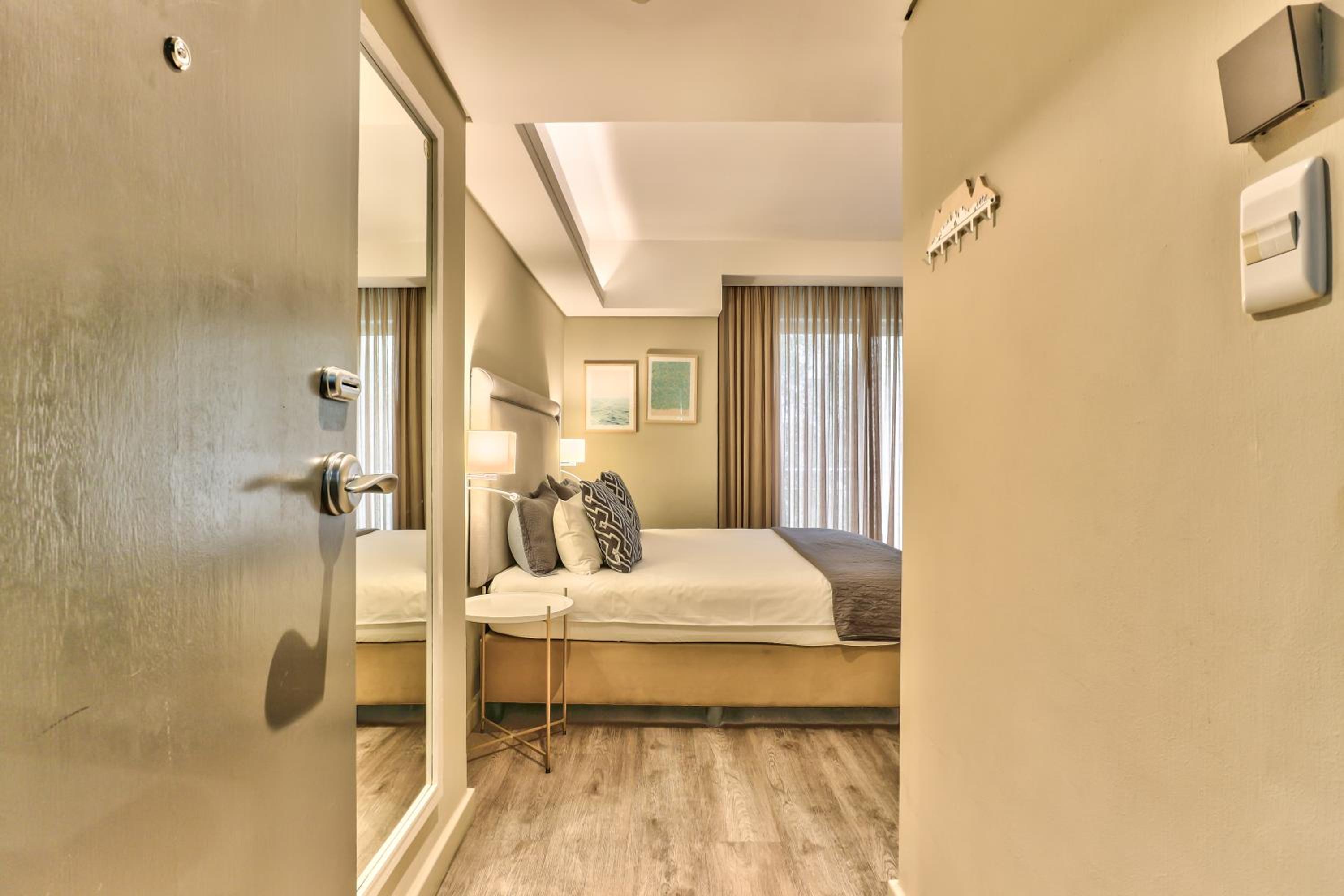 Studio Apartment - Photo 16