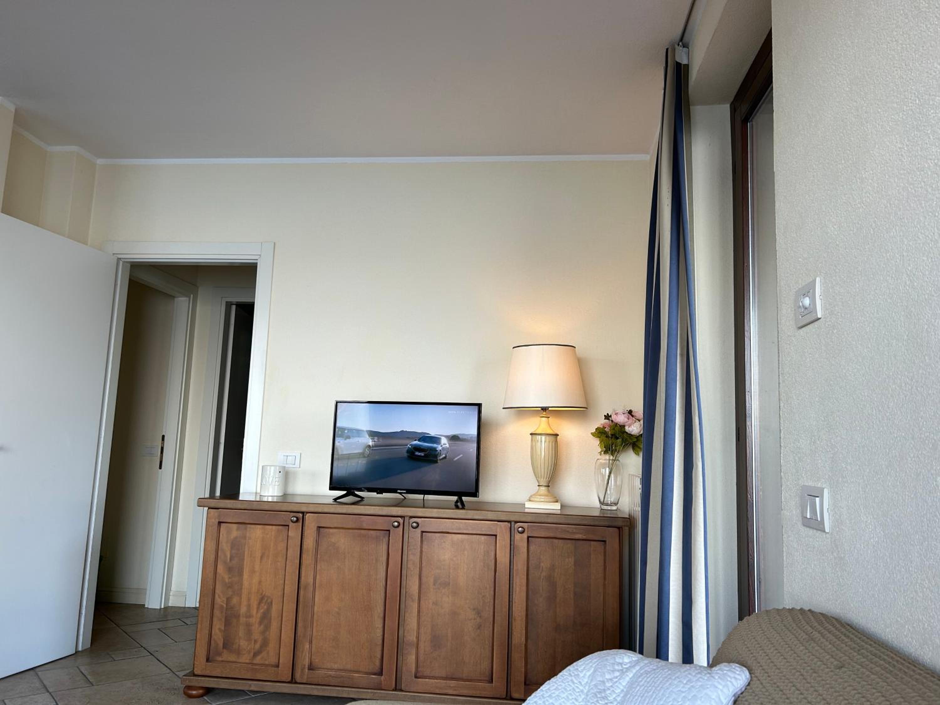 Two-Bedroom Apartment with Balcony photo 1