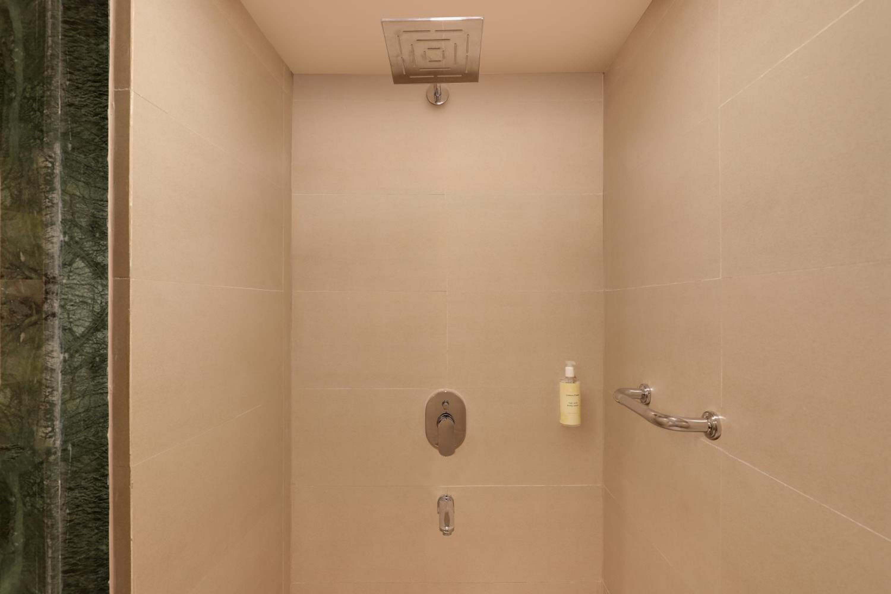 Deluxe King Room (Complimentary Hi-Tea and 10% Off on Laundry service) - Photo 5