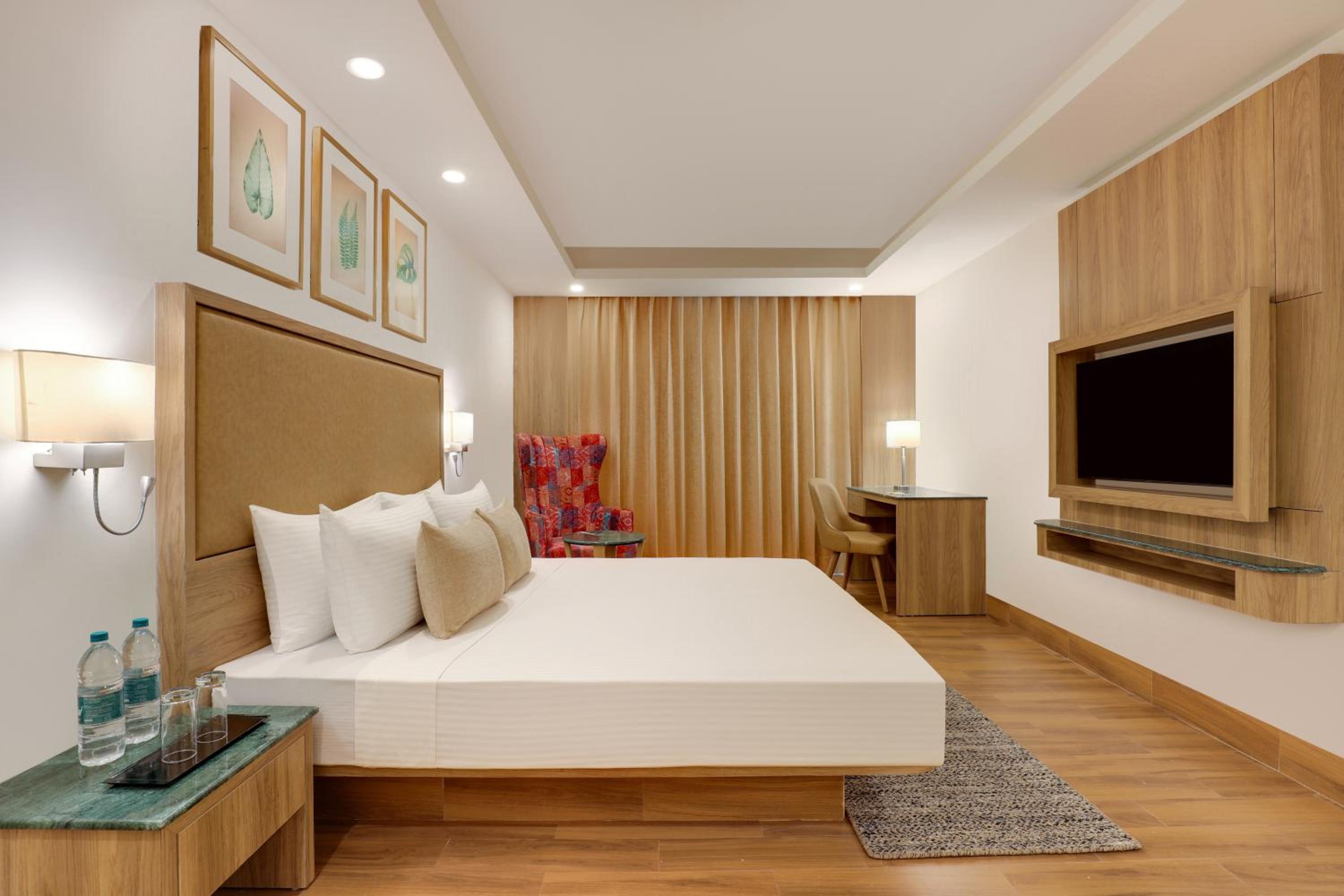 Deluxe King Room (Complimentary Hi-Tea and 10% Off on Laundry service) - Photo 3