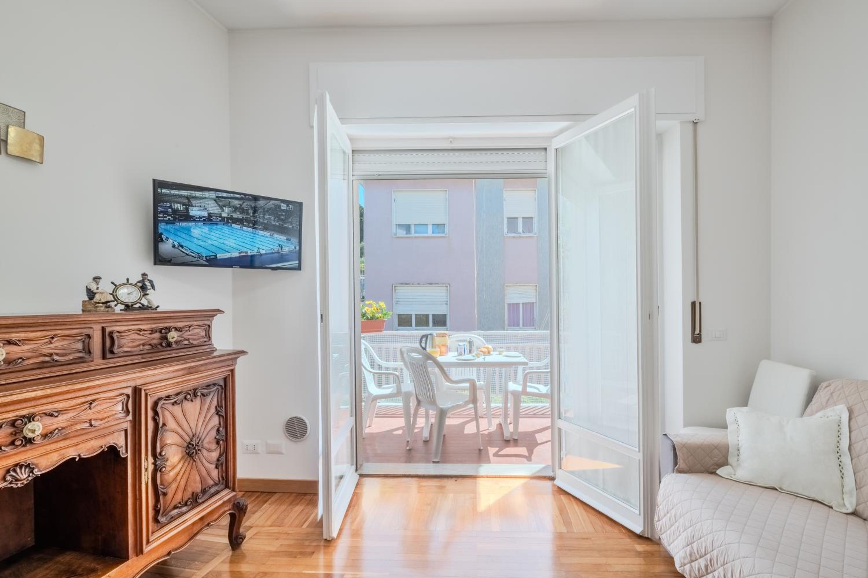 Apartment With Balcony photo 2