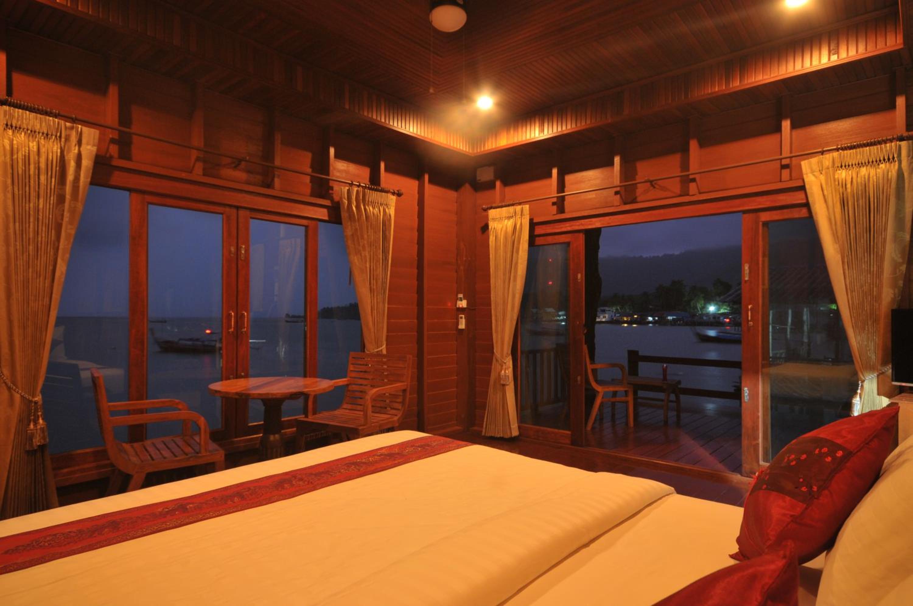 Deluxe Double Room with Balcony and Sea View photo 3