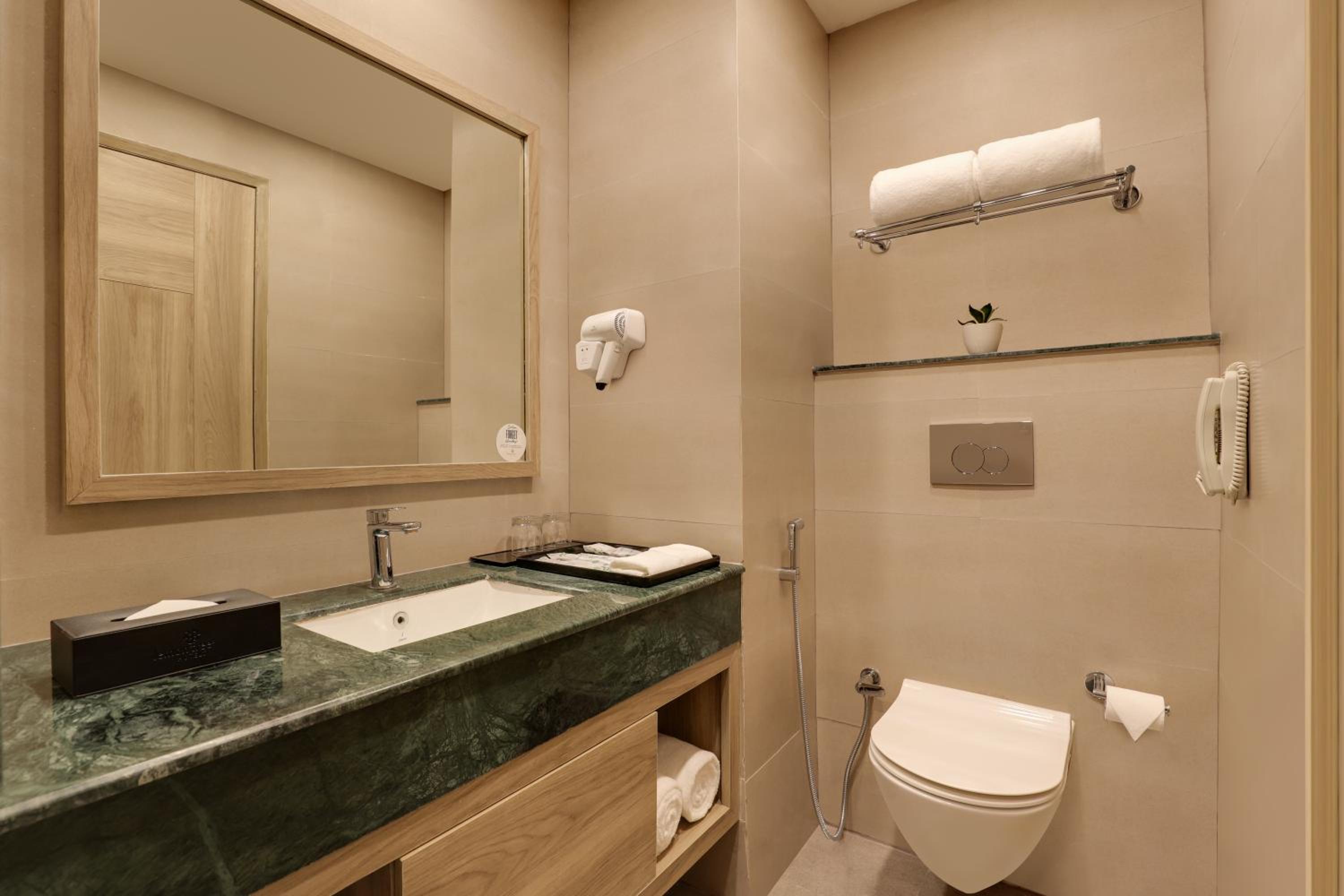 Deluxe Suite - Photo 3