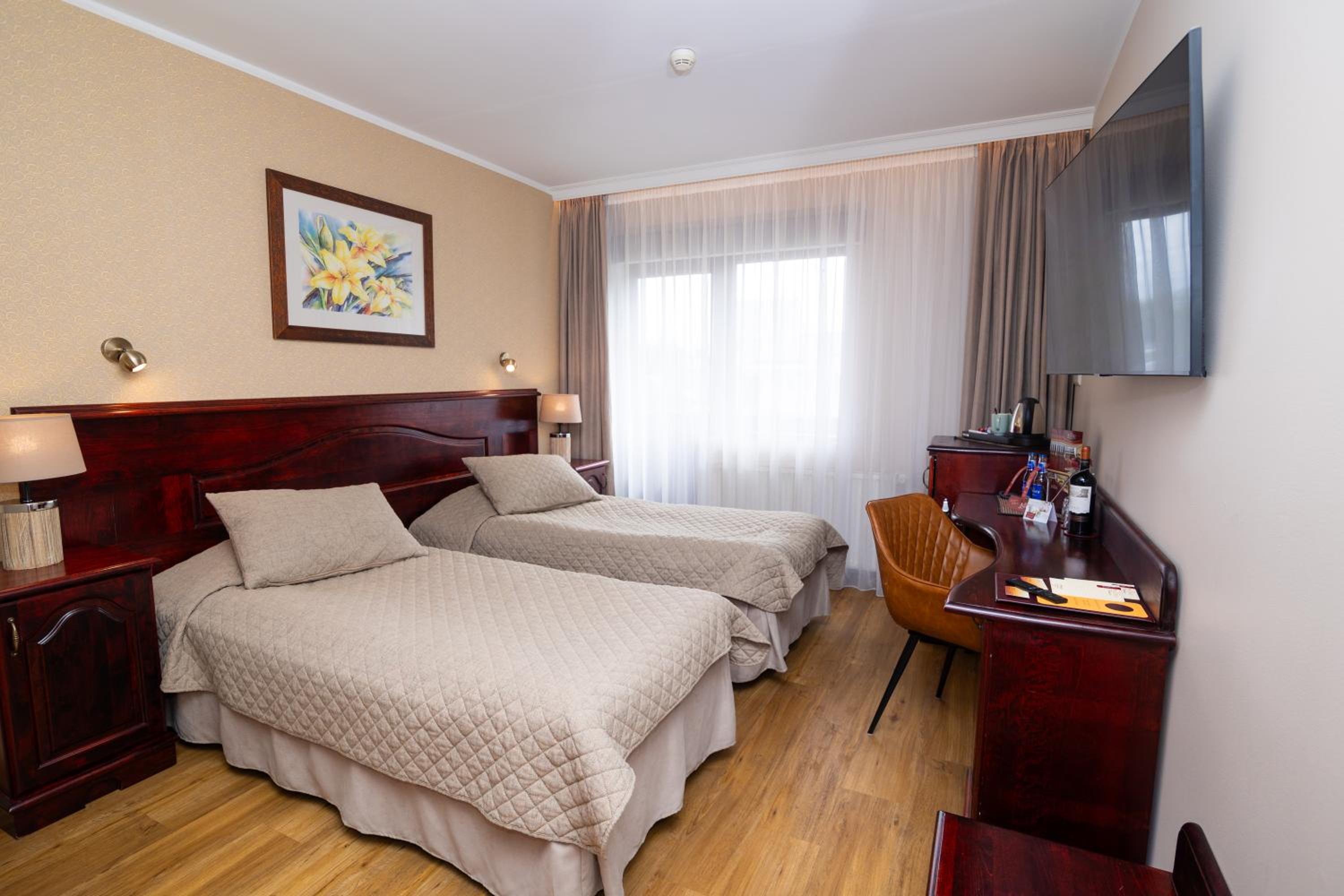 Twin Room - Photo 13