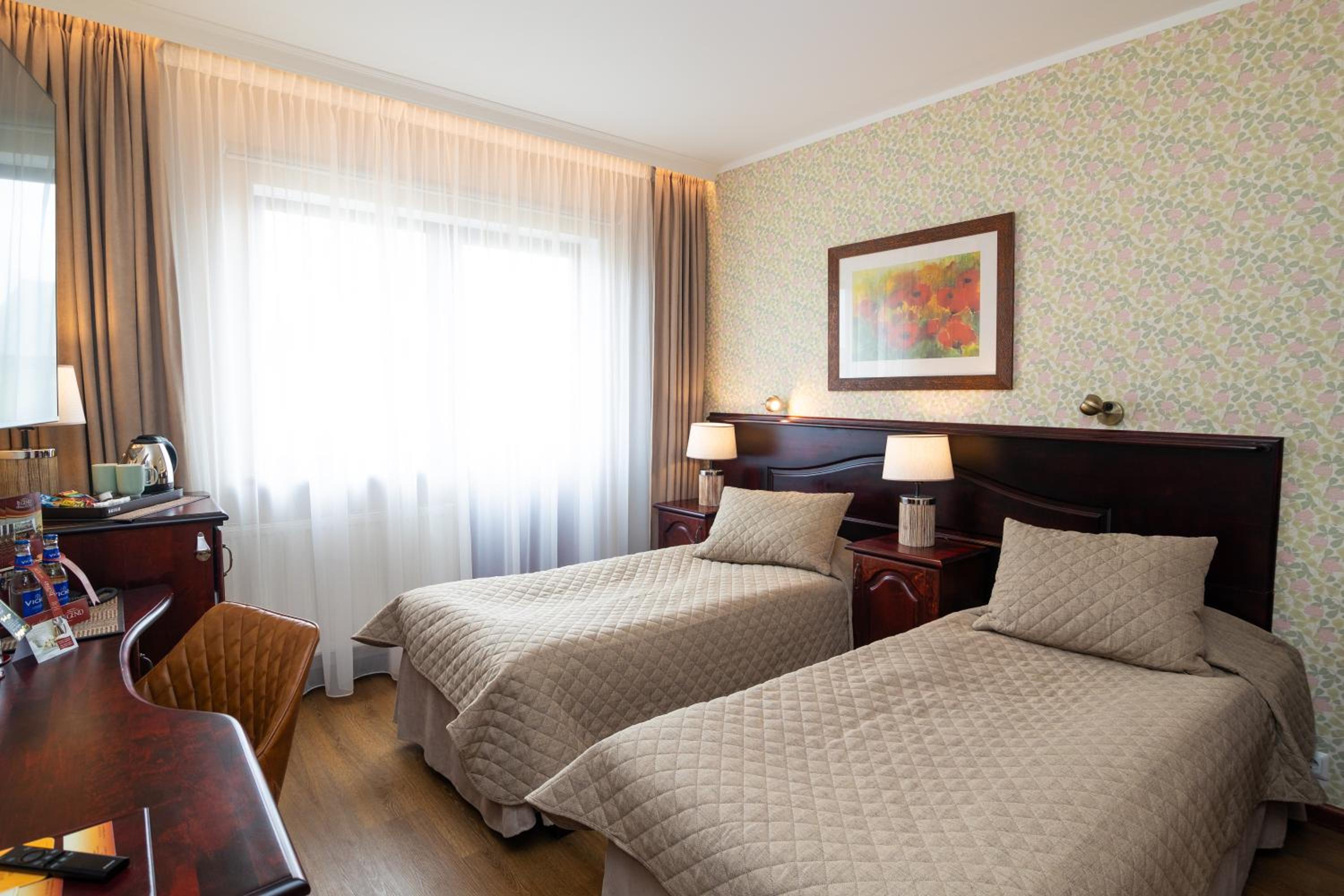 Twin Room - Photo 11