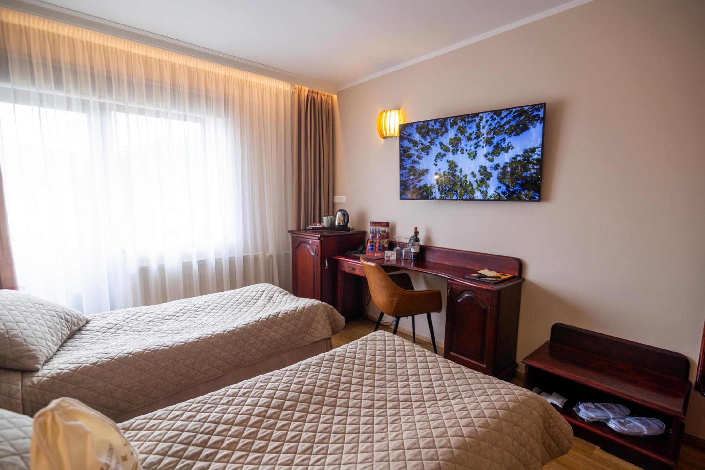 Twin Room - Photo 16