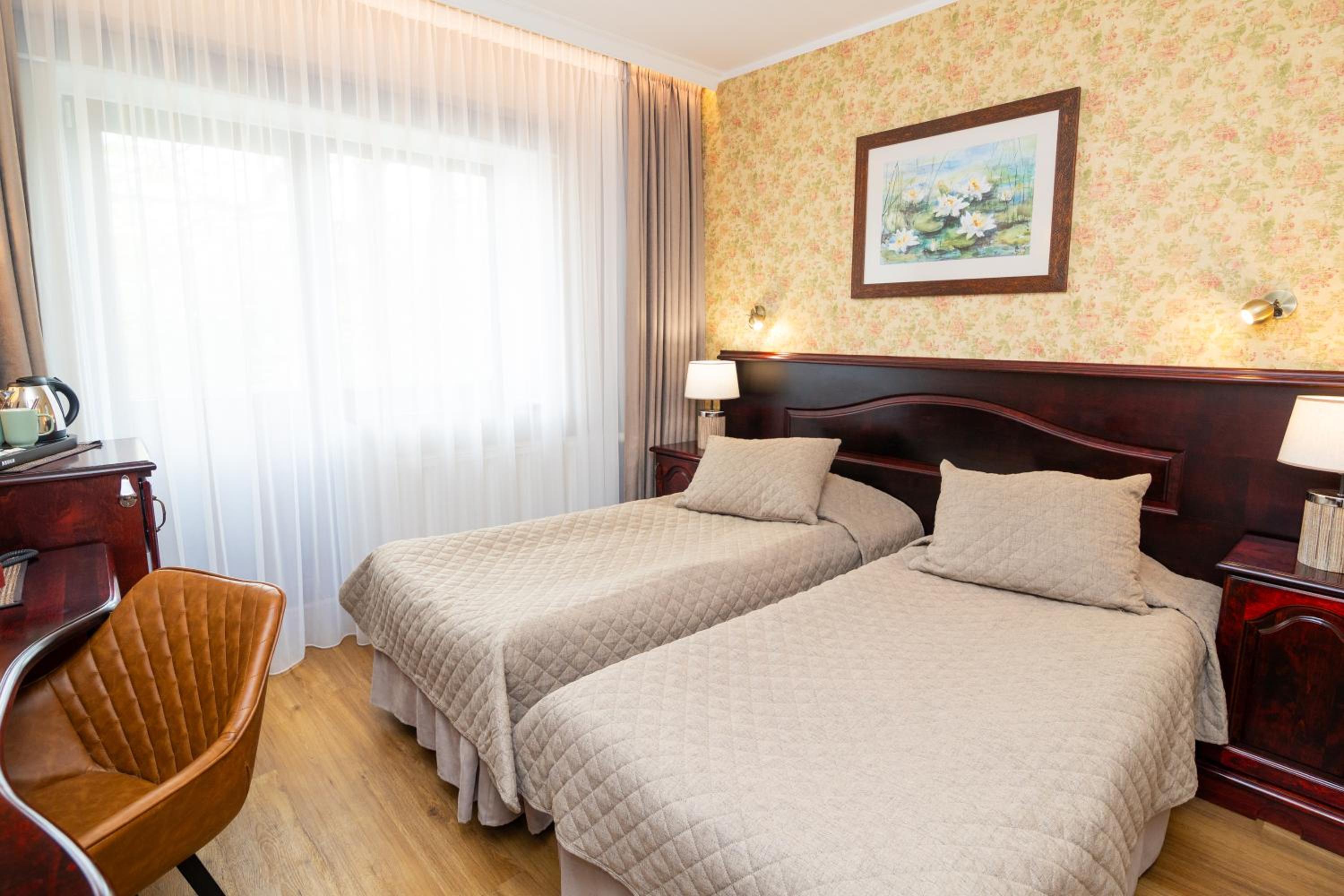 Twin Room - Photo 15