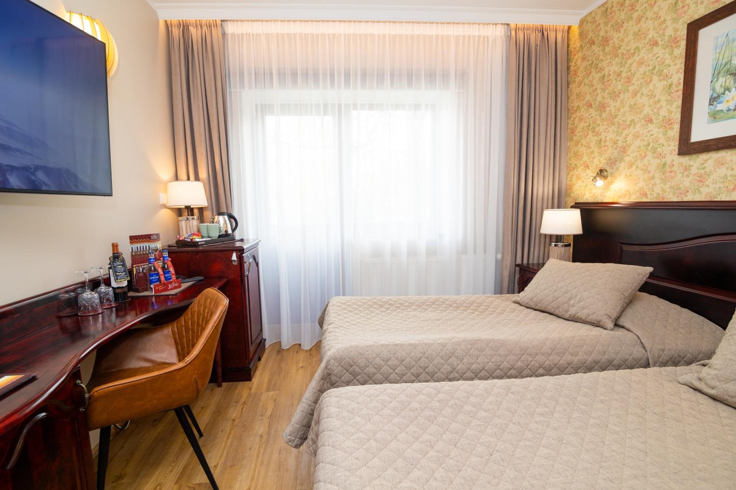 Twin Room - Photo 17