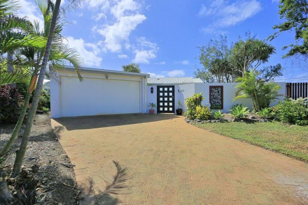 Three-Bedroom House photo 3