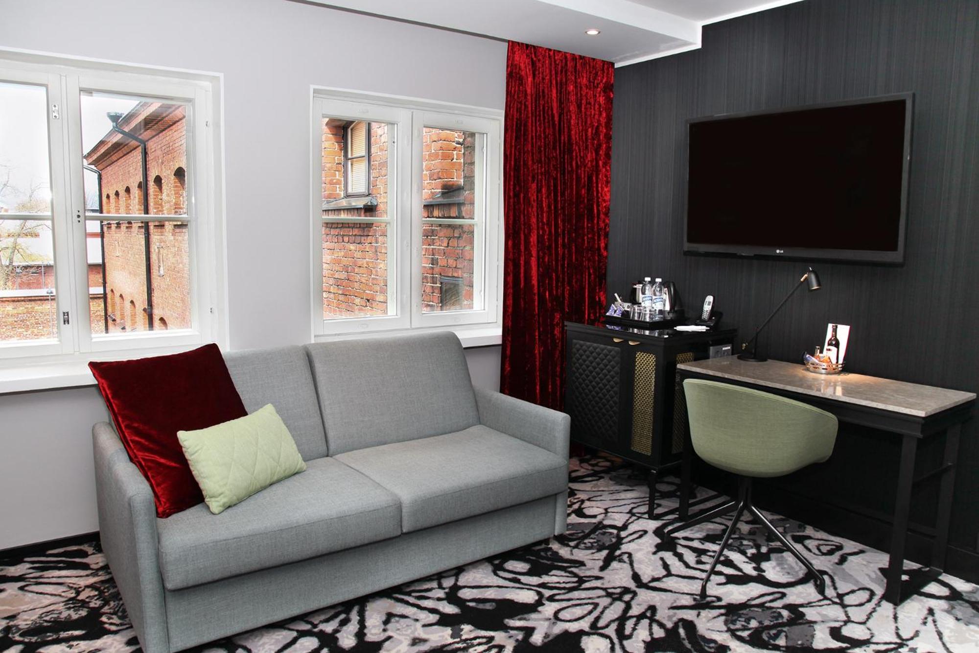 Family Room - Photo 3