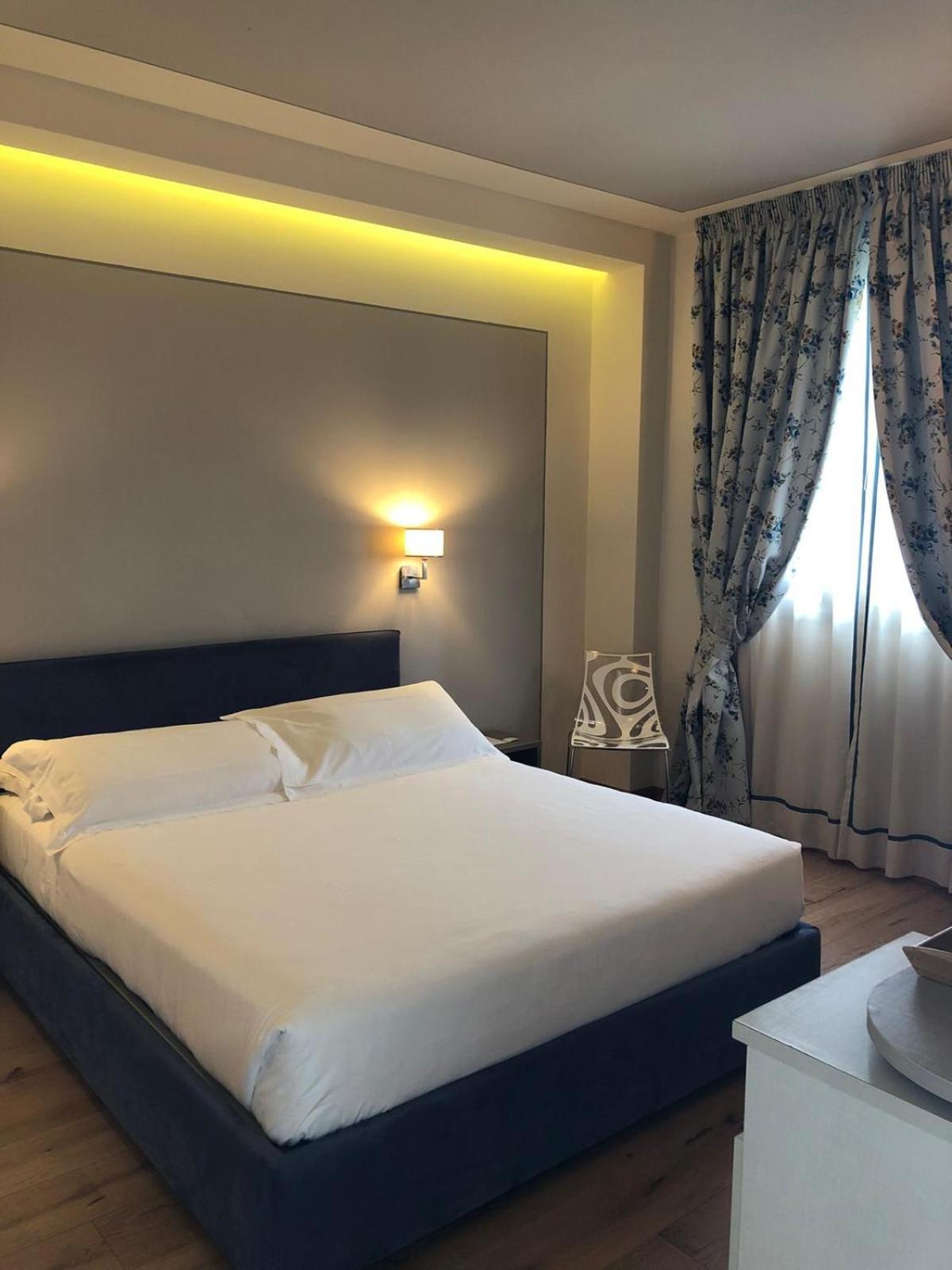 Standard Double Room - Photo 3