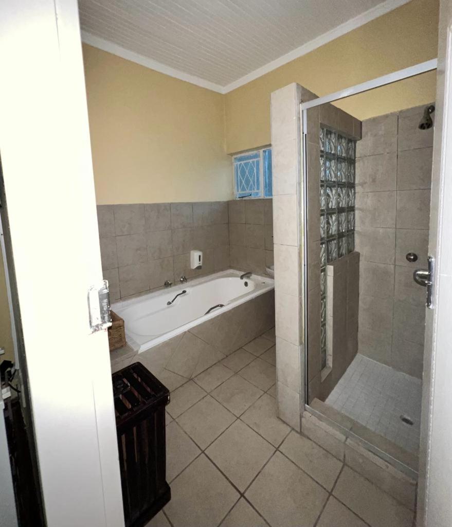 Double or Twin Room photo 3