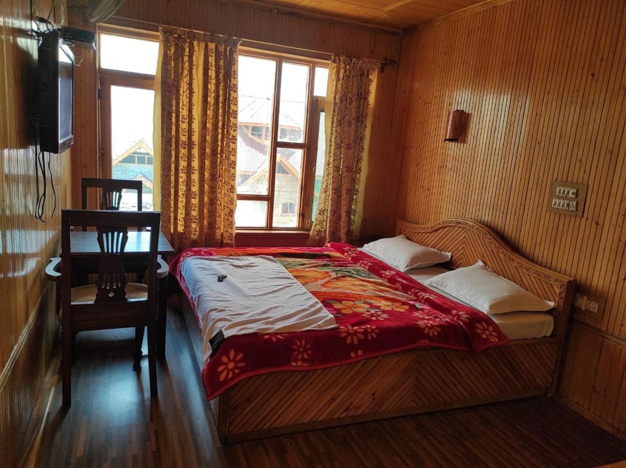 Double Room - Photo 12