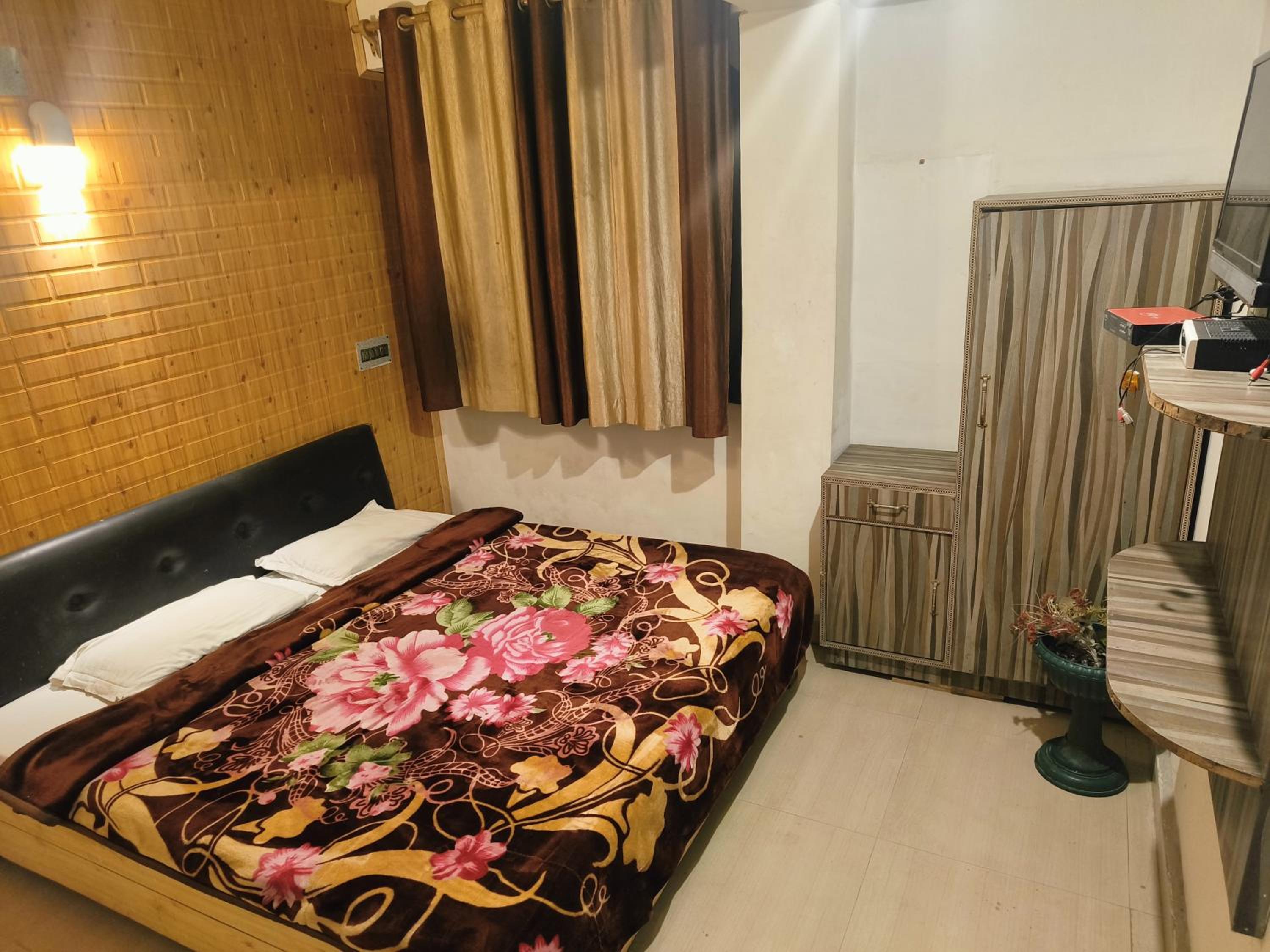 Double Room - Photo 9